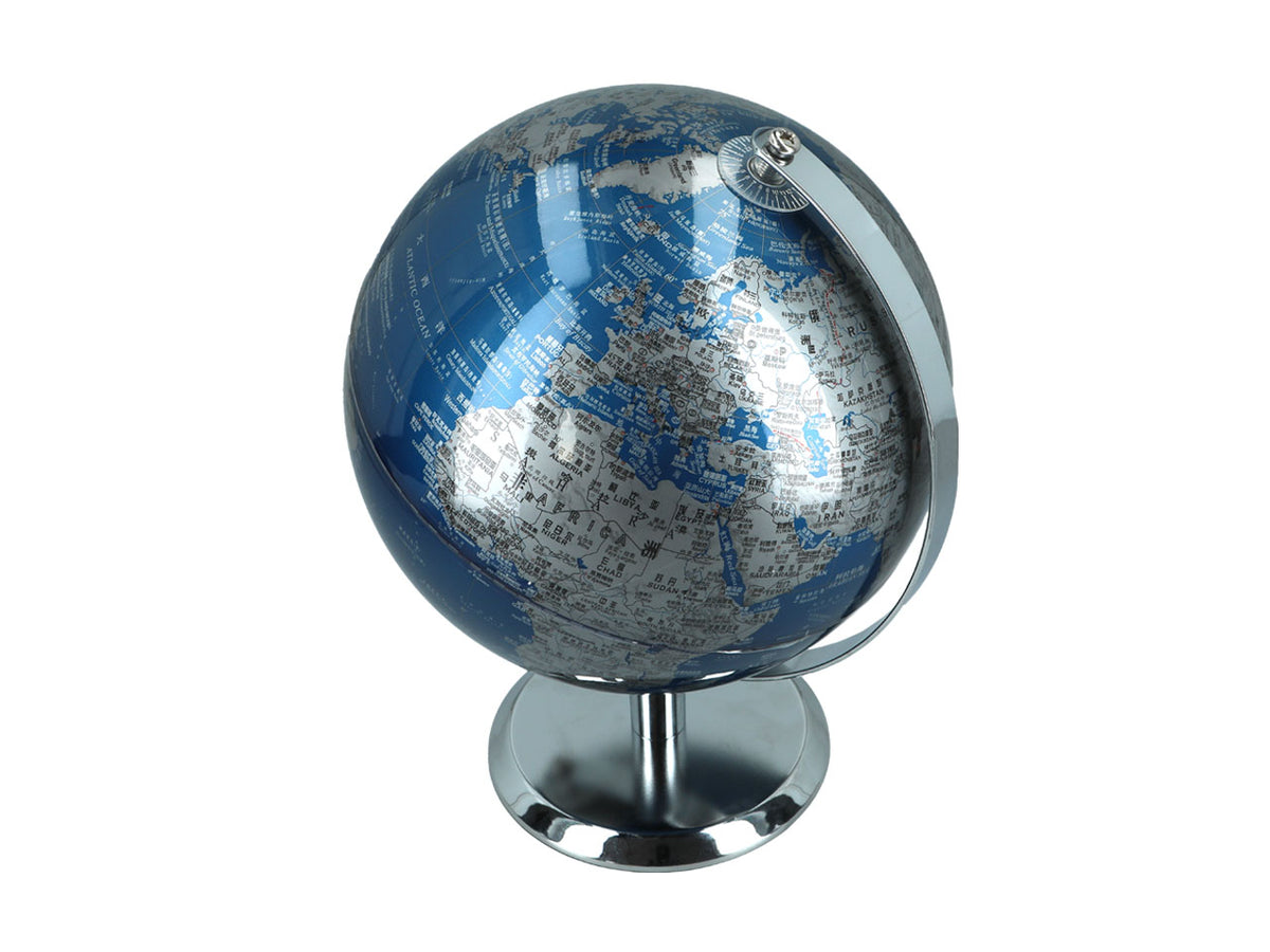 Globo terráqueo decorativo pequeño en tonos azul y plateado, personalizable con grabado, ideal como regalo, altura de 20 cm, elegante decoración para el salón con nombres geográficos en inglés y chino.