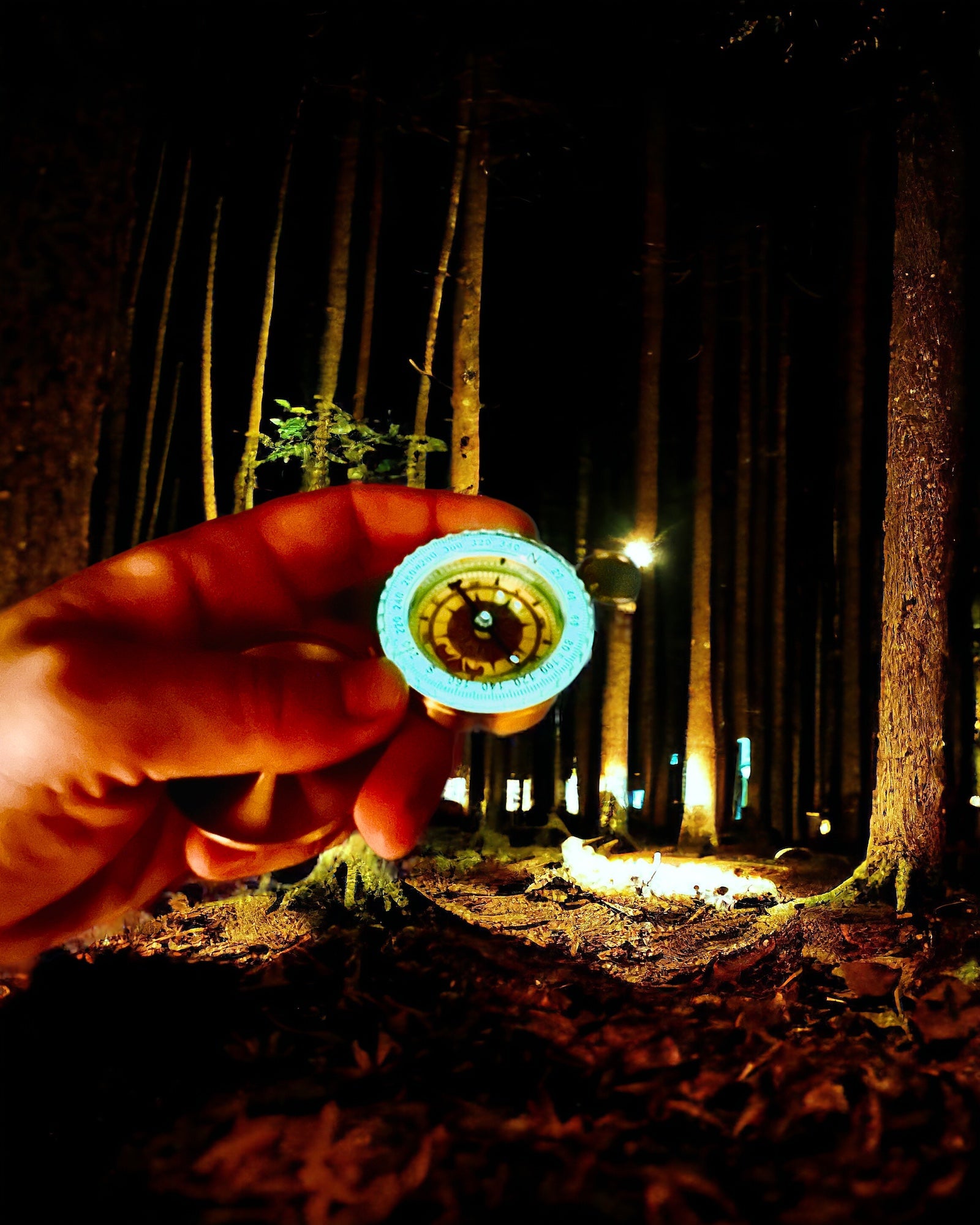 Brújula de Latón Impermeable con Efecto Luminoso - Esencial para Senderismo y Camping, personalización con grabado