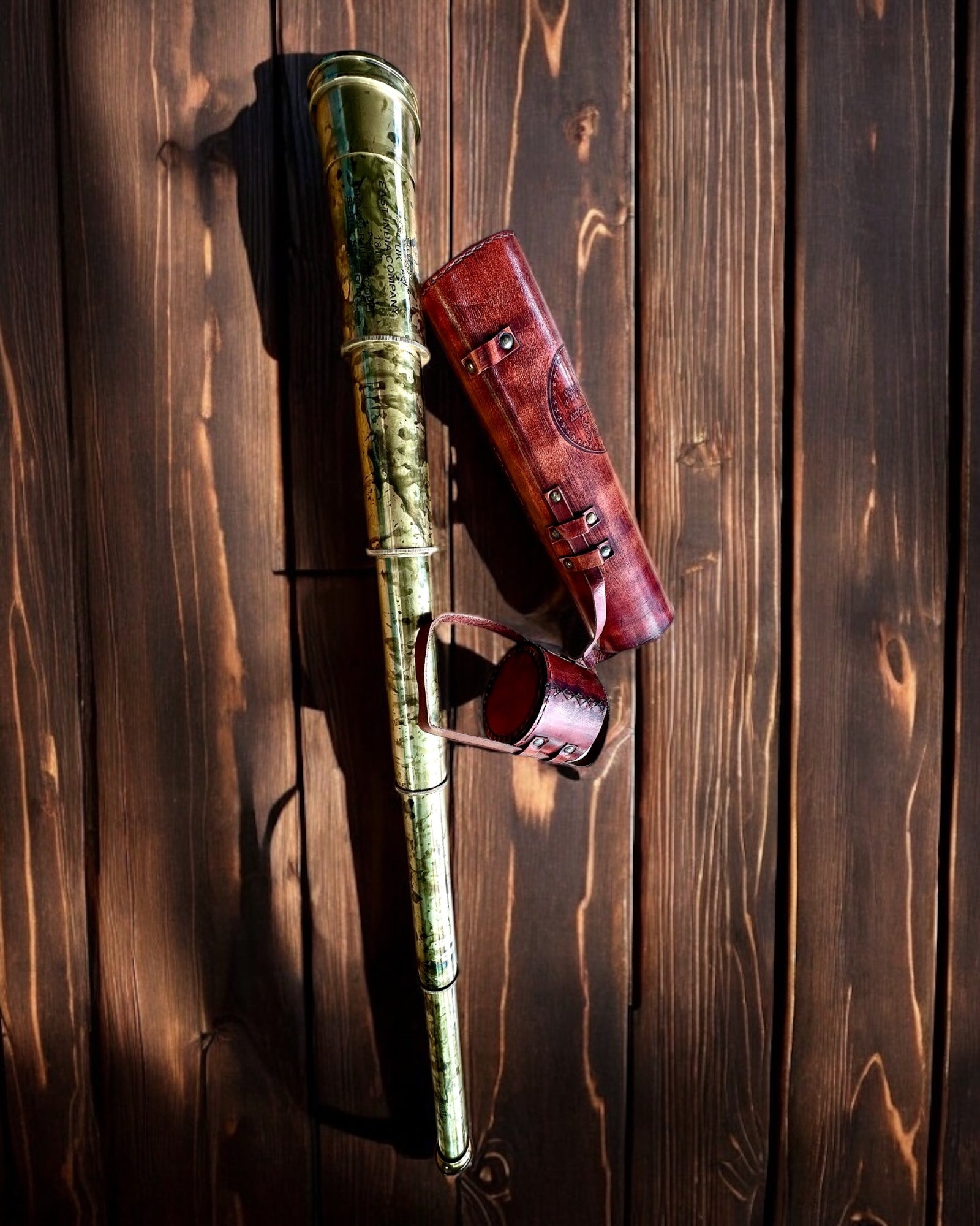 Luneta Królewska „Voyager 1818” – Exclusiva, de Latón, 83 cm, hecha a mano, estuche de Cuero Natural – Edición de Coleccionista, personalización con grabado para regalo