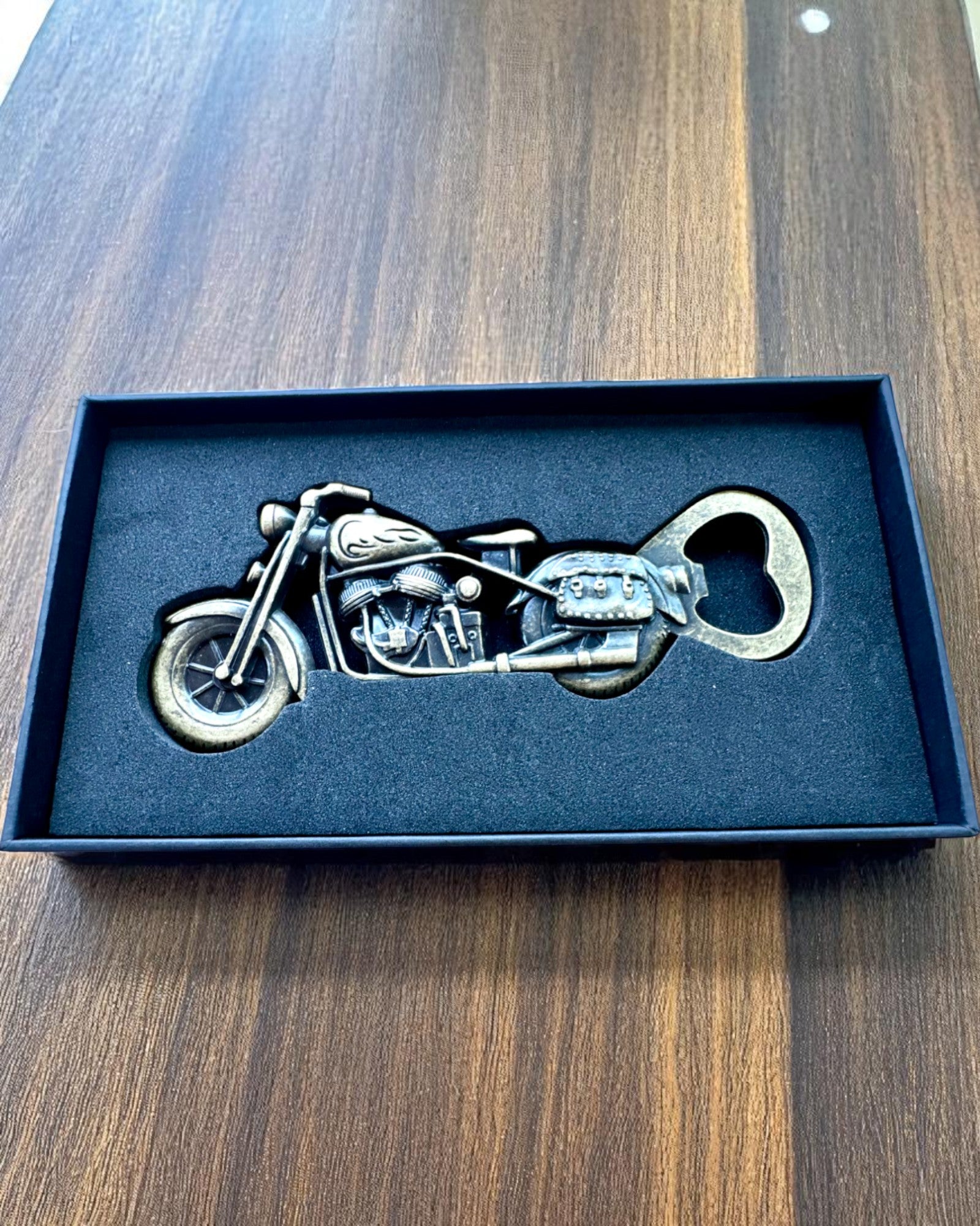 Abrebotellas con forma de motocicleta - personalización con grabado para regalo