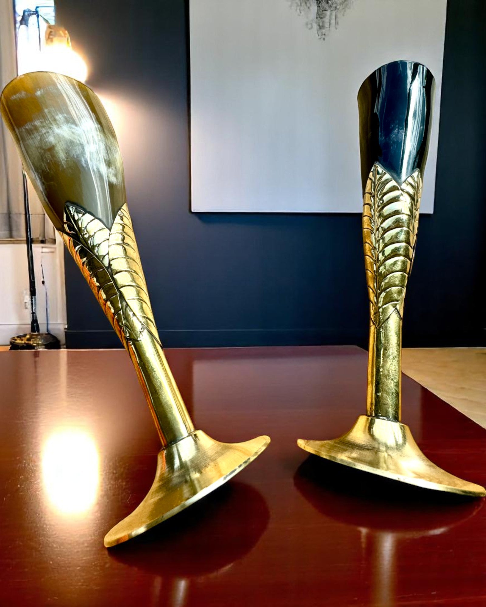 Copa "Duch del Oficio" de cuerno de búfalo y latón – hecha a mano en India, 22 cm, posibilidad de personalización con grabado para regalo