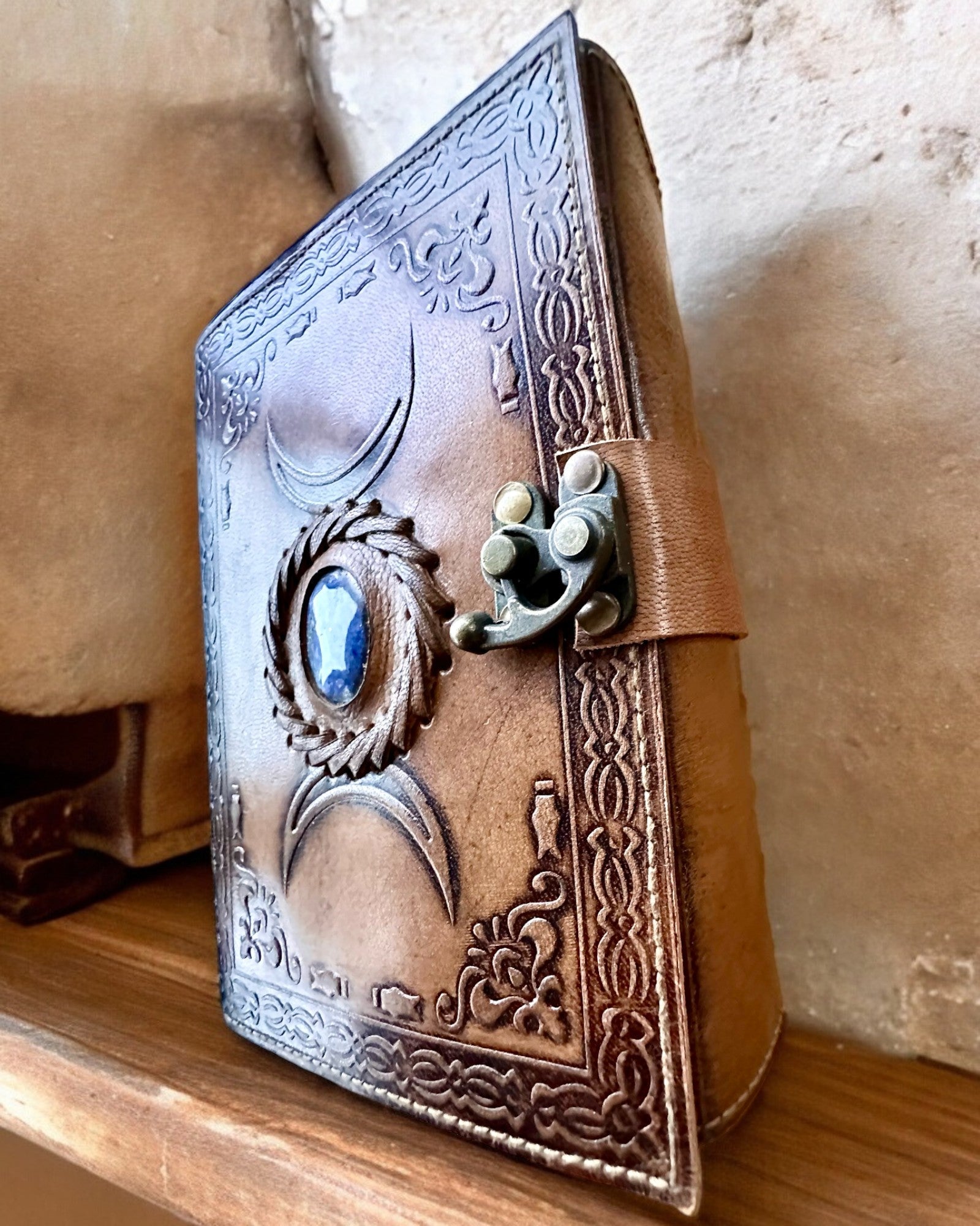 Diario Premium, Patrón Antiguo, Cuaderno de Cuero "Crónica Mágica" 200 páginas, 2 variantes a elegir, personalización con grabado