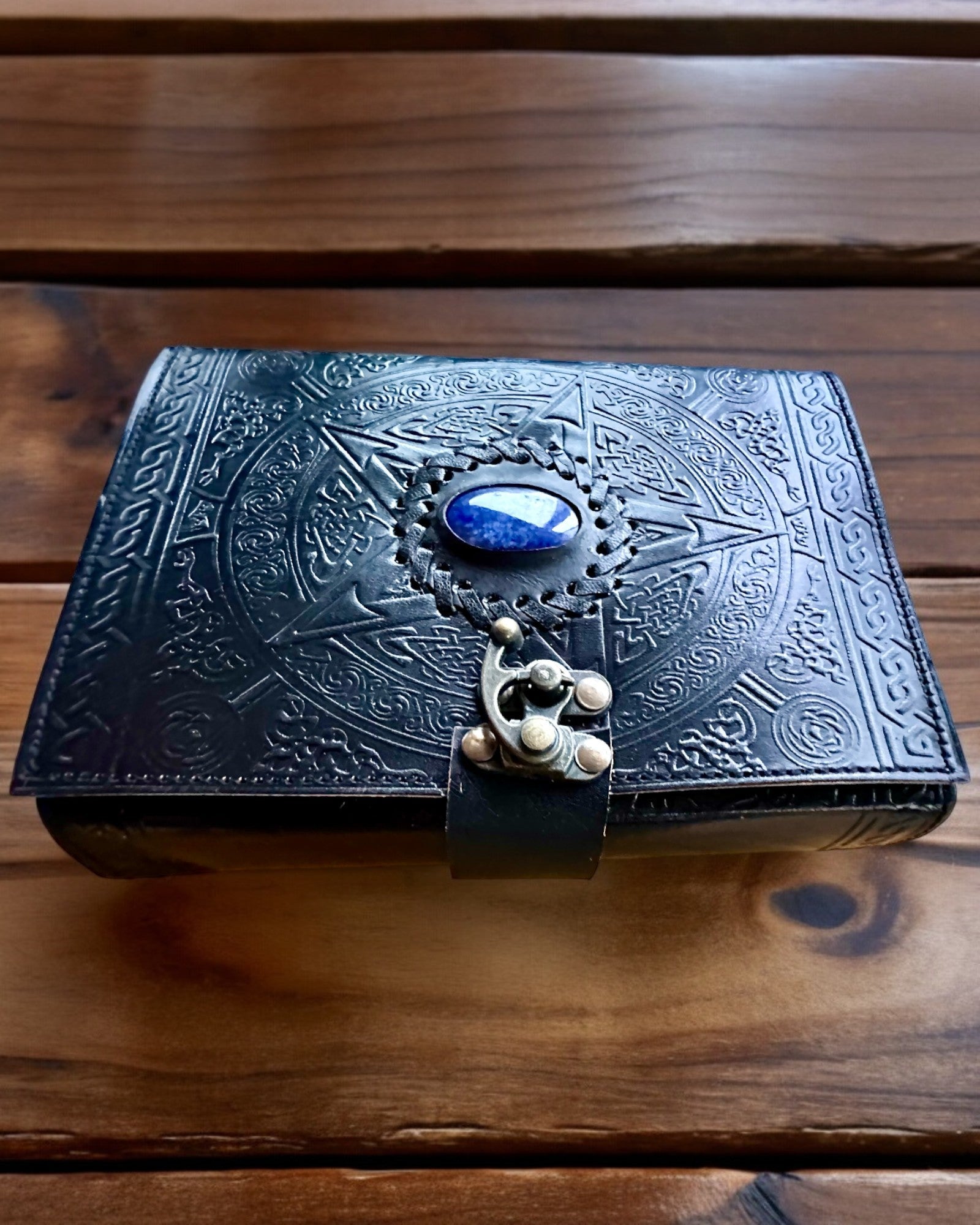 Diario Premium, Patrón Antiguo, Cuaderno de Cuero "Crónica Mágica" 200 páginas, 2 variantes a elegir, personalización con grabado