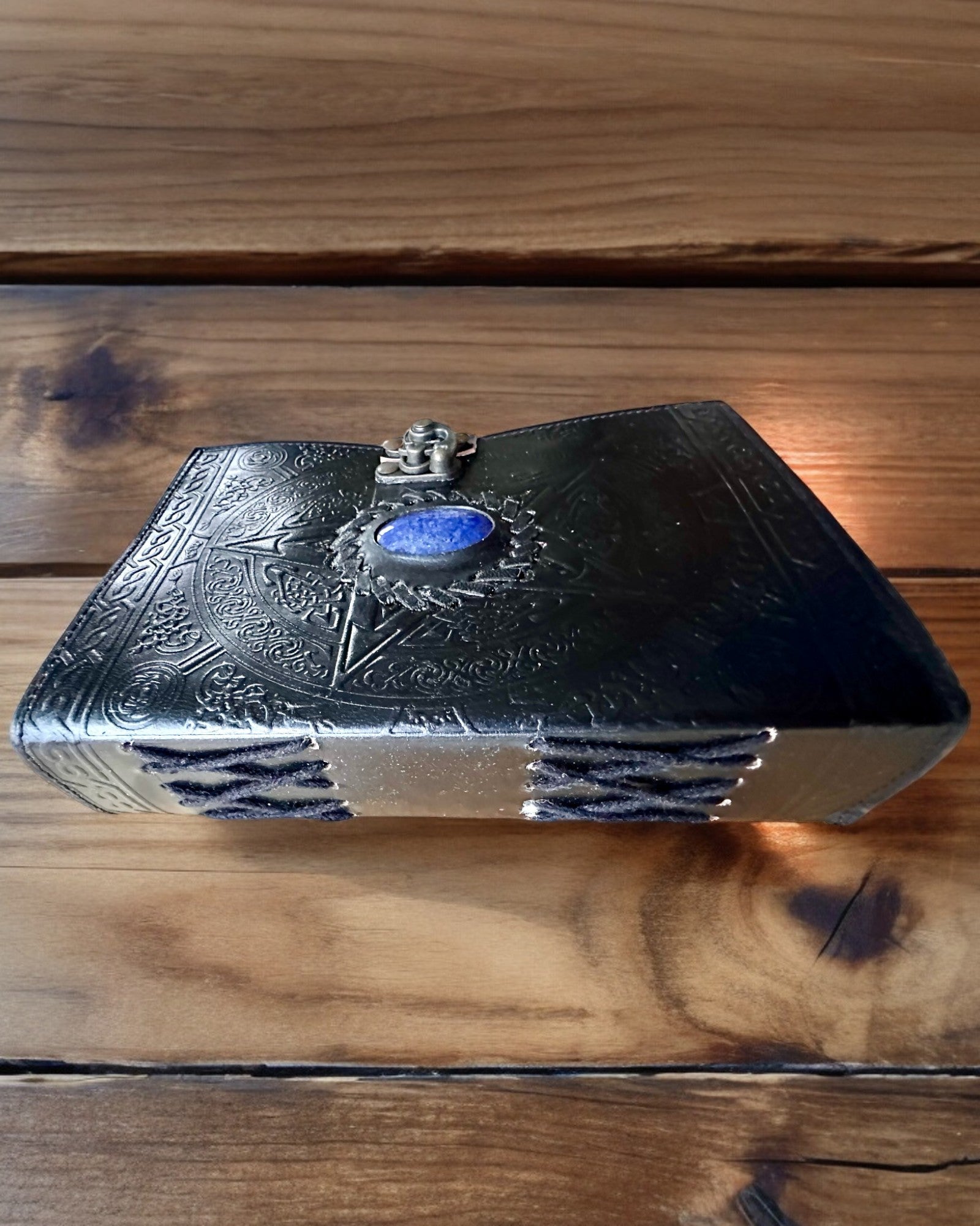 Diario Premium, Patrón Antiguo, Cuaderno de Cuero "Crónica Mágica" 200 páginas, 2 variantes a elegir, personalización con grabado