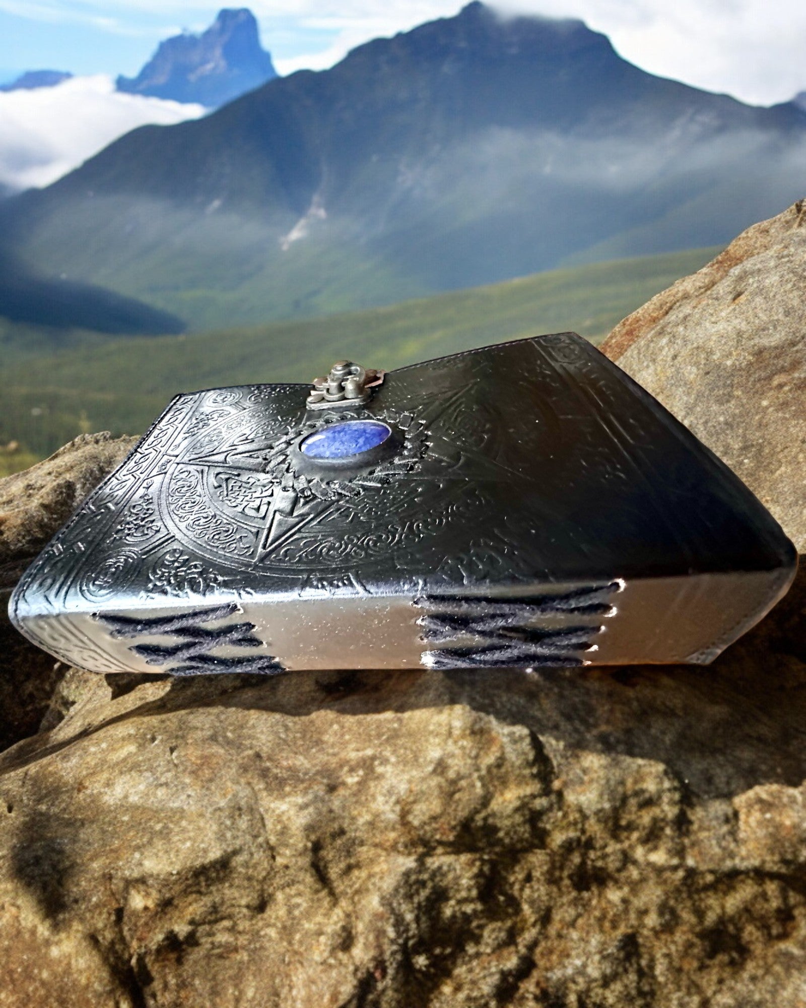 Diario Premium, Patrón Antiguo, Cuaderno de Cuero "Crónica Mágica" 200 páginas, 2 variantes a elegir, personalización con grabado