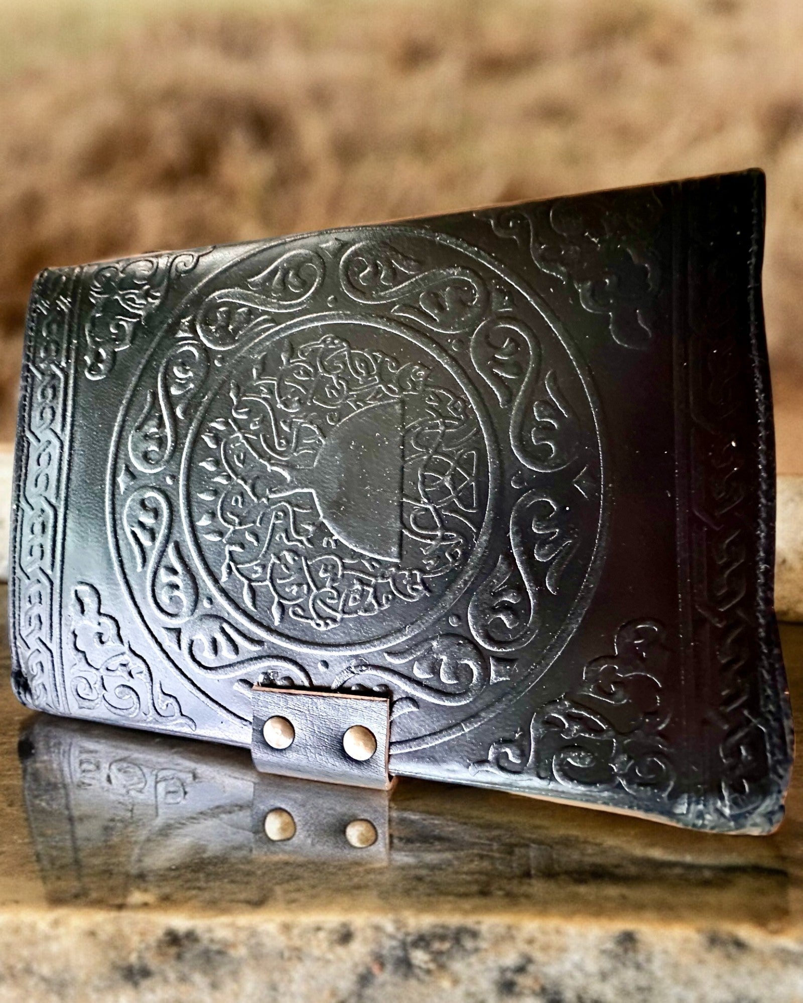 Diario Premium, Patrón Antiguo, Cuaderno de Cuero "Crónica Mágica" 200 páginas, 2 variantes a elegir, personalización con grabado