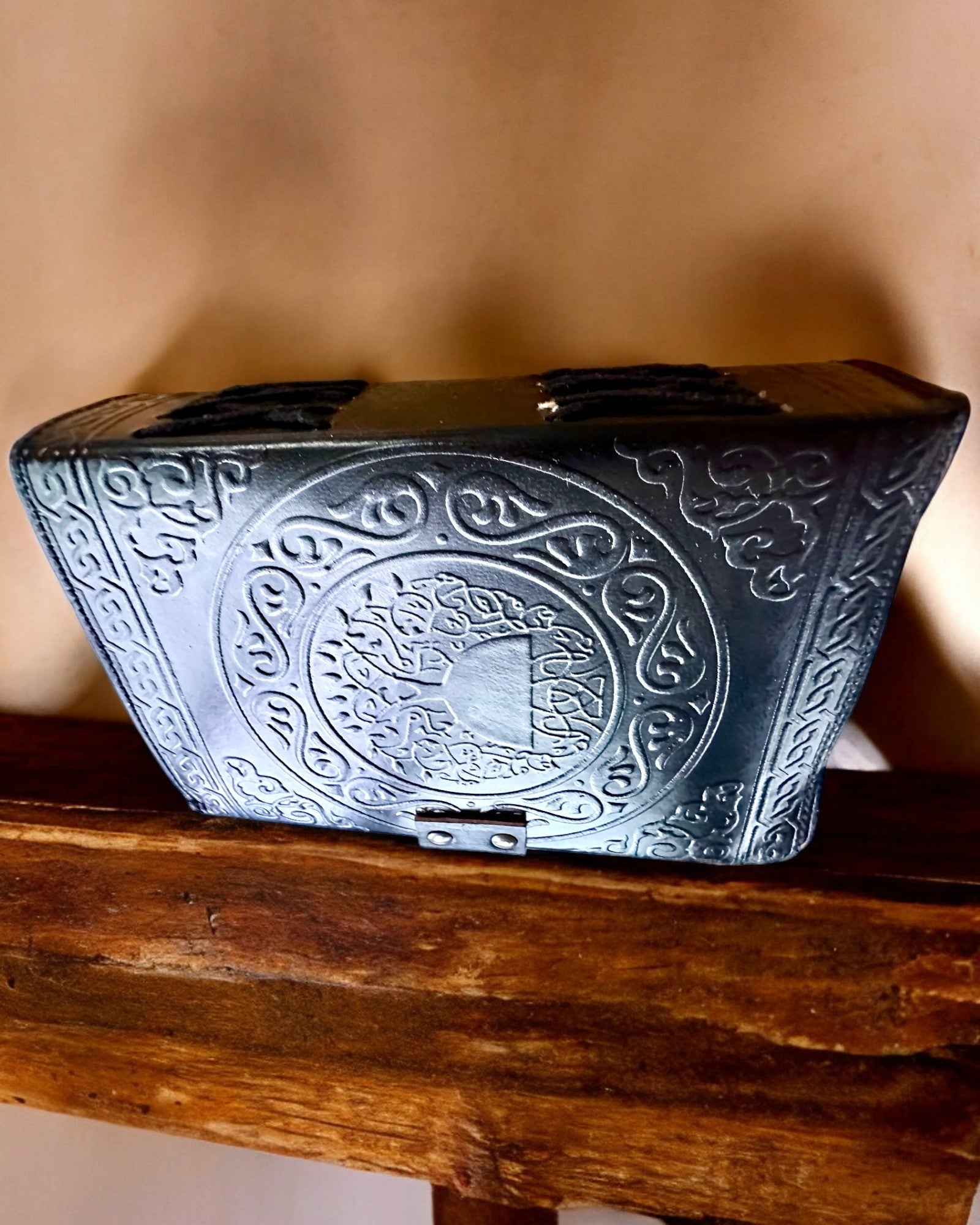 Diario Premium, Patrón Antiguo, Cuaderno de Cuero "Crónica Mágica" 200 páginas, 2 variantes a elegir, personalización con grabado