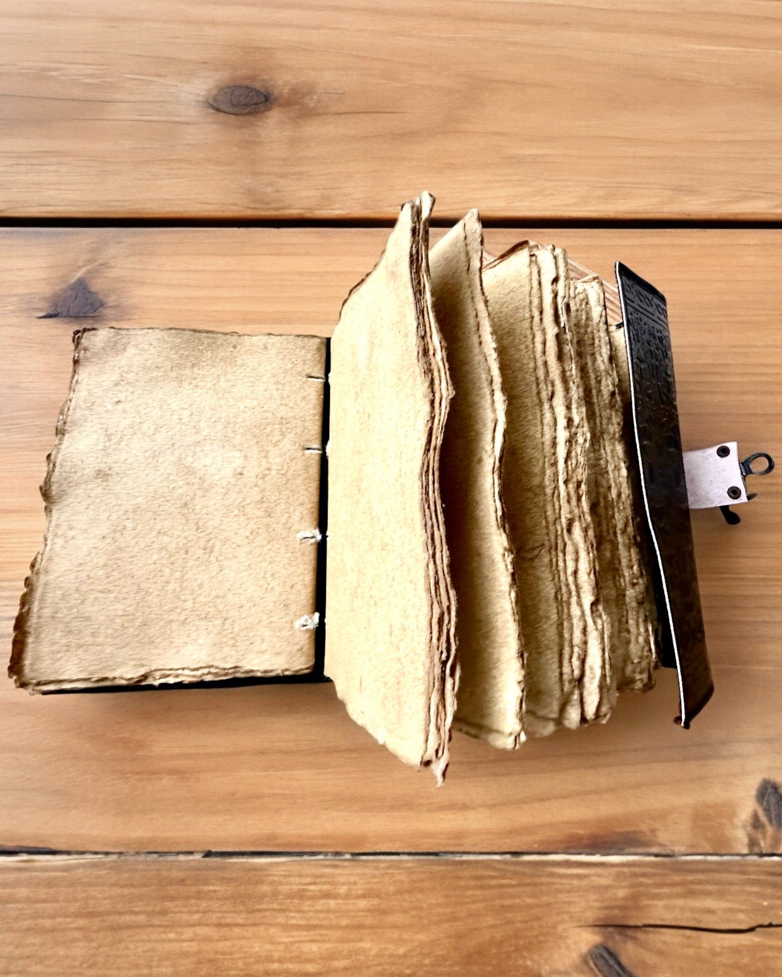 Diario Premium, Patrón Antiguo, Cuaderno de Cuero "Crónica Mágica" 200 páginas, 2 variantes a elegir, personalización con grabado