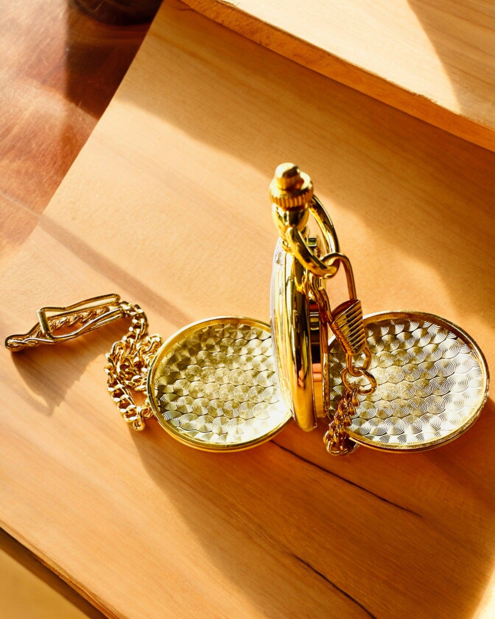 Reloj de Bolsillo Grand Elegance con Doble Tapa, Manual, Color Dorado, con grabado para regalo