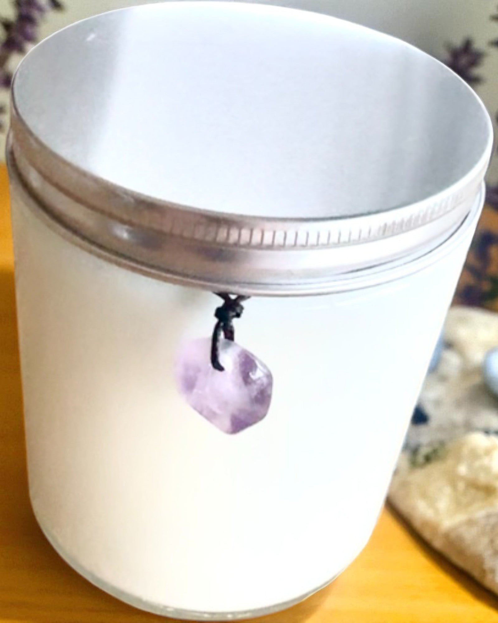 Vela de soja intencional Amatista – calma, armonía y purificación, 250 ml, posibilidad de personalización para regalo