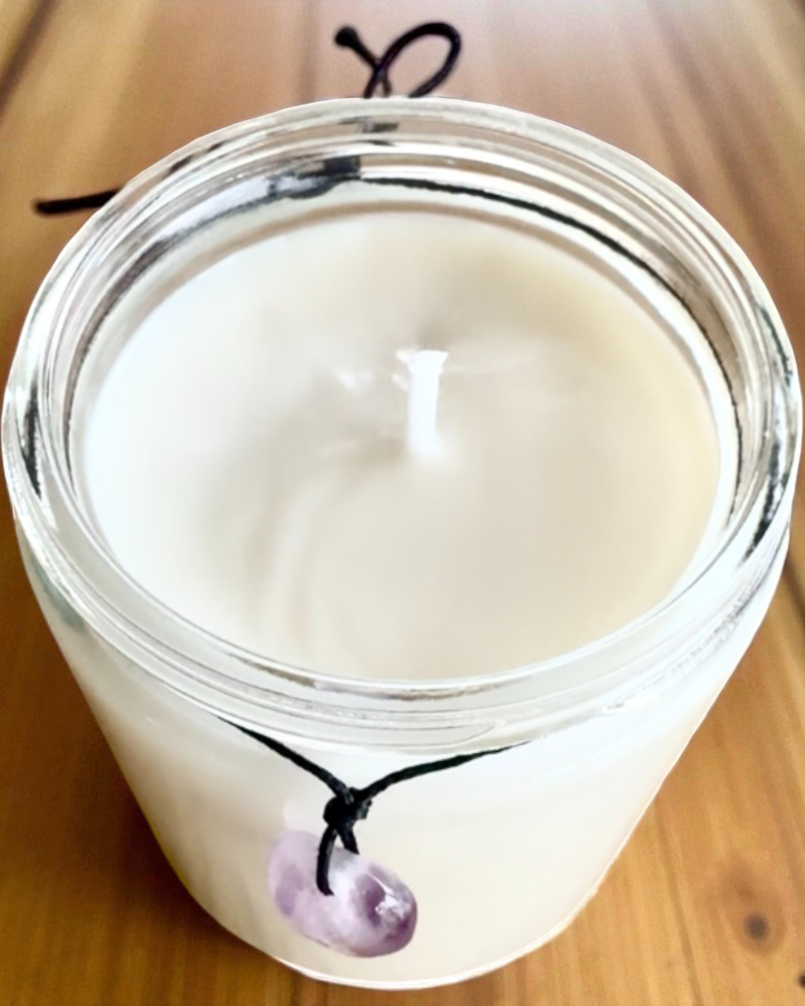 Vela de soja intencional Amatista – calma, armonía y purificación, 250 ml, posibilidad de personalización para regalo