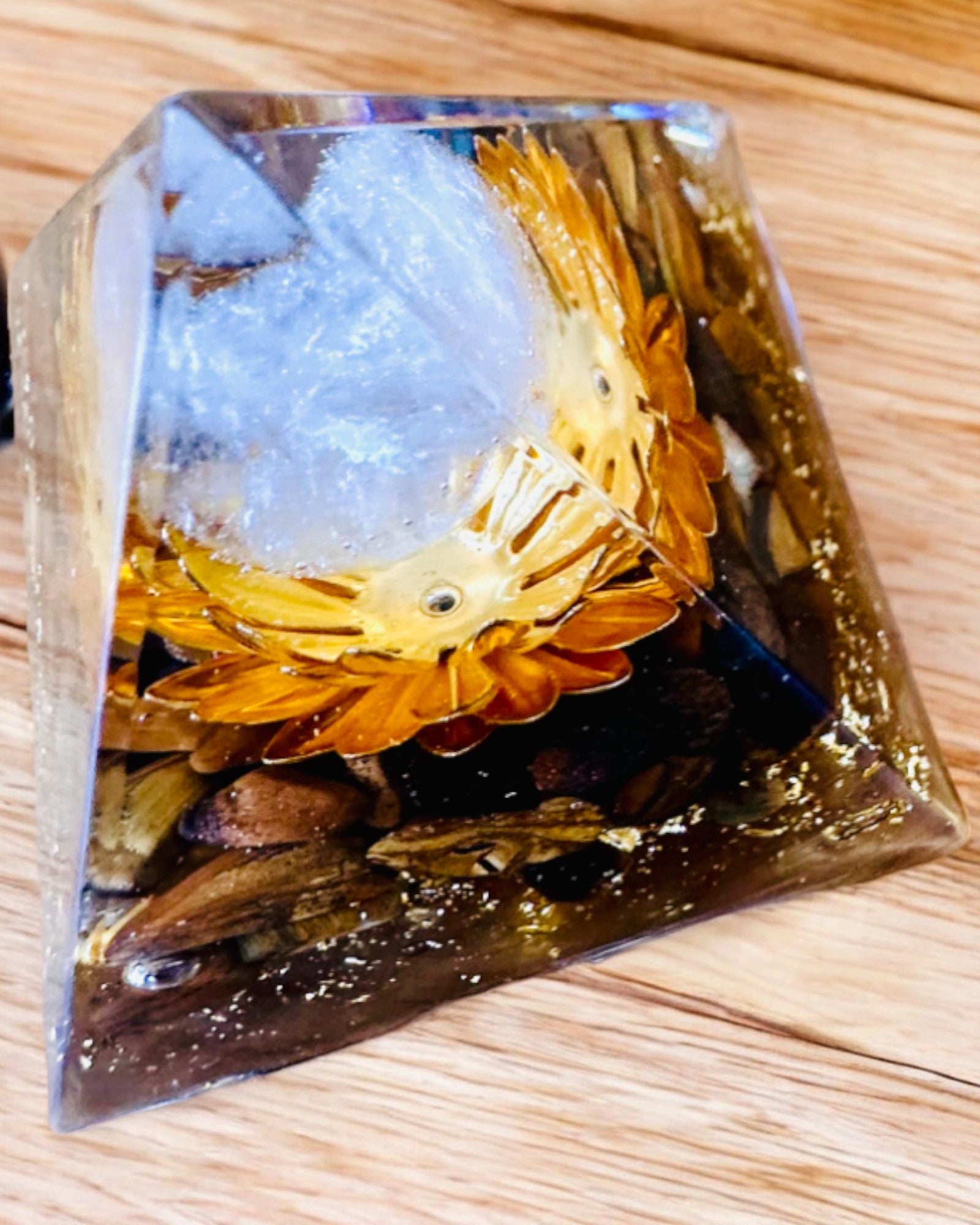 Pirámide de Cristal de Prosperidad de la Feliz Bola de Cristal, Piedra de Ojo de Tigre, Loto de Cobre