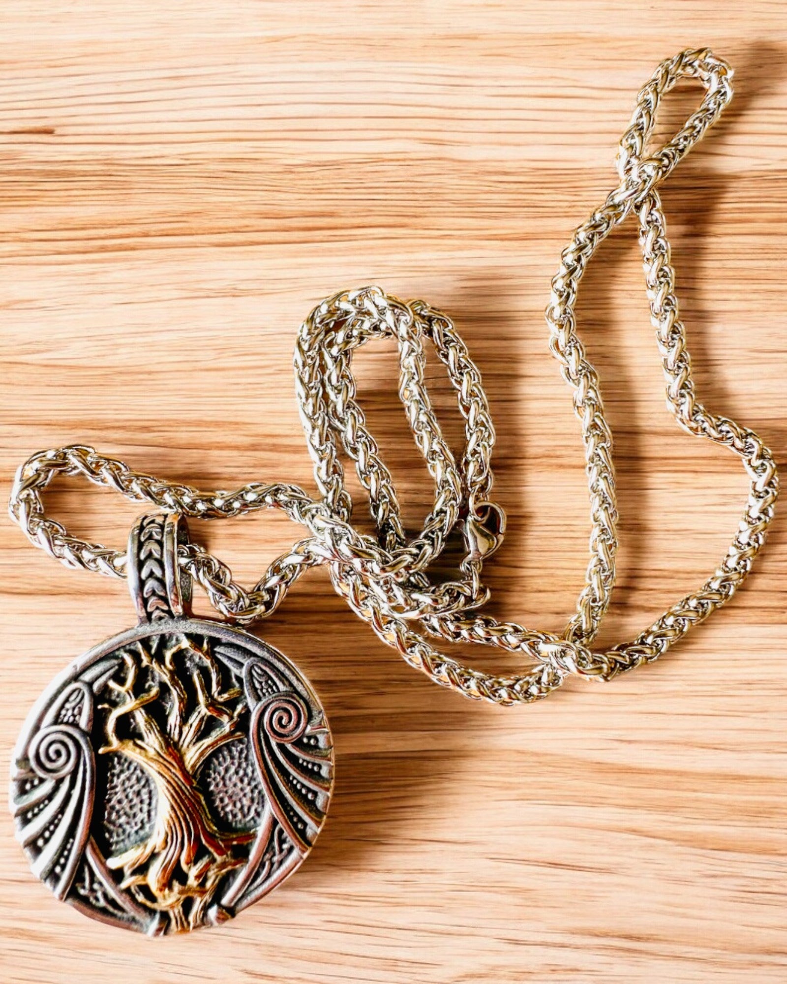 Collar "Árbol de la Vida" de acero inoxidable con personalización, con el símbolo Aegishjalmur, (Casco del Terror)