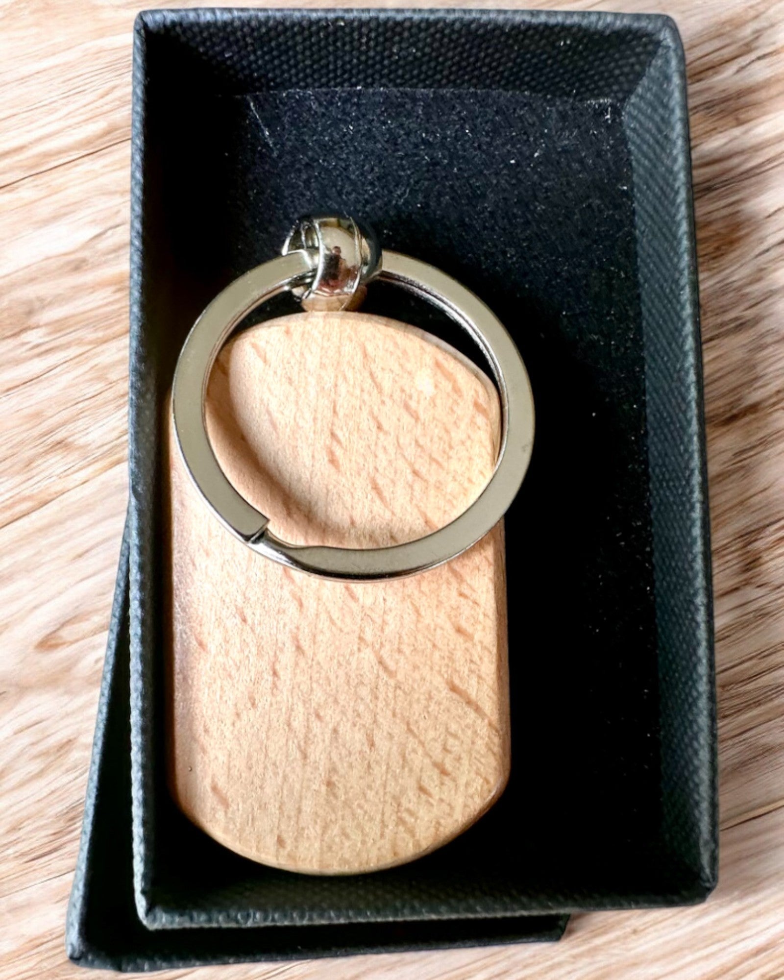 Elegante Llavero de Madera con Posibilidad de Personalización con Grabado – Ideal para Regalo
