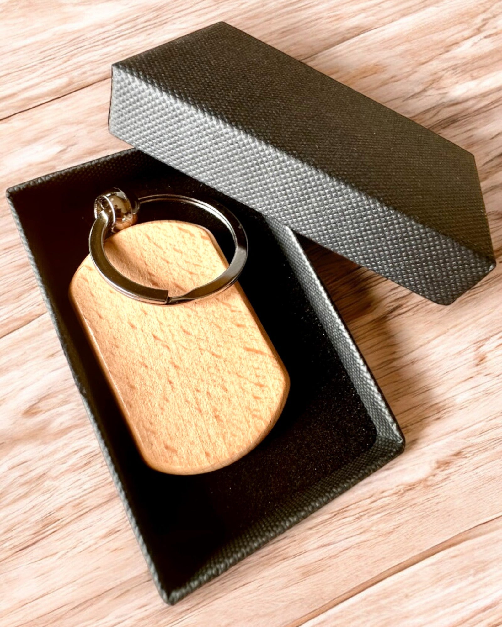 Elegante Llavero de Madera con Posibilidad de Personalización con Grabado – Ideal para Regalo