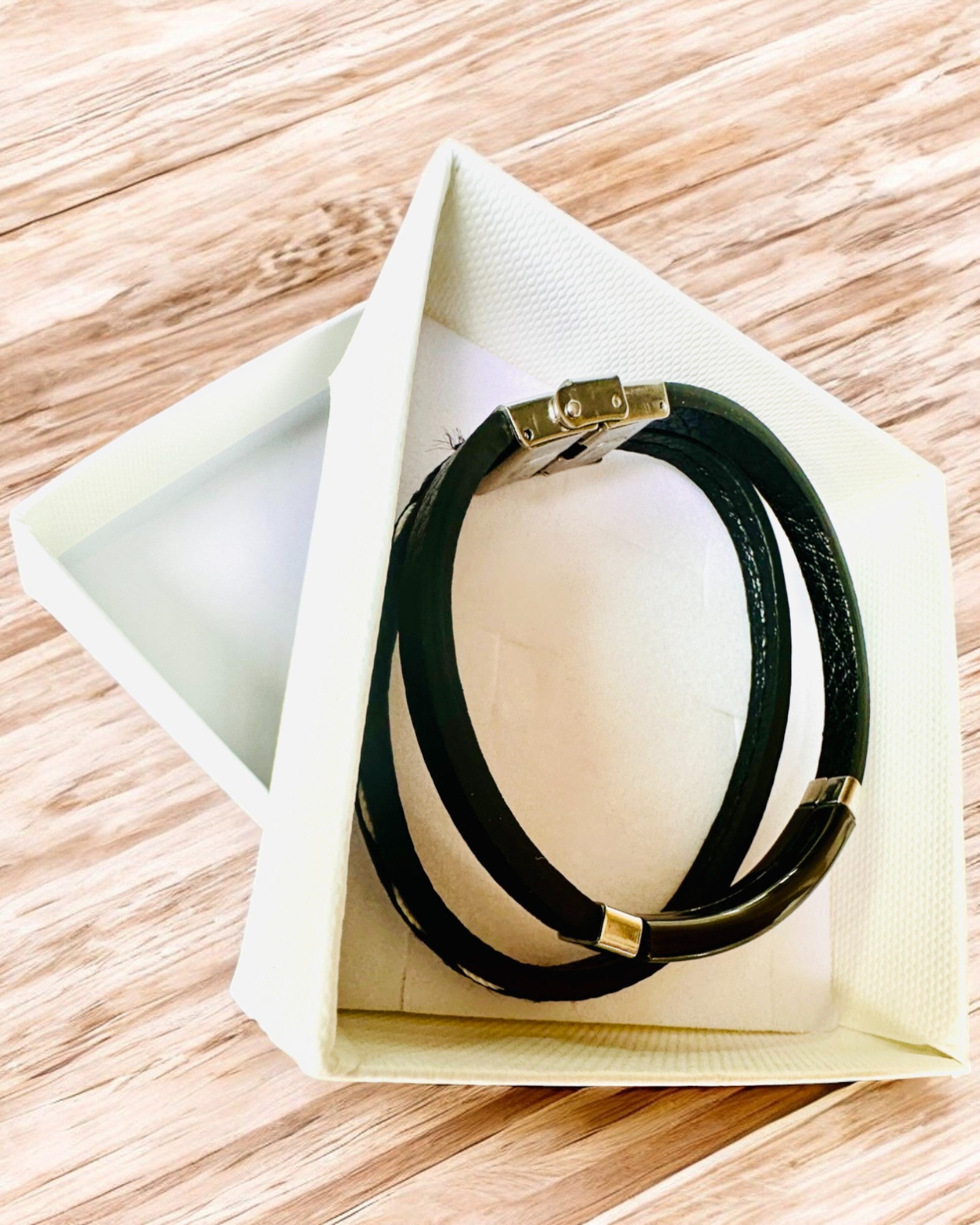 Pulsera Deportiva de Cuero PU y Acero Inoxidable con Posibilidad de Grabado – 3 Colores