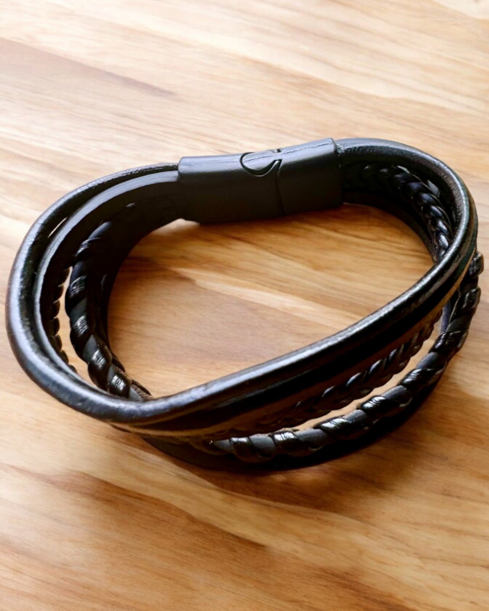 Pulsera "StyleTwist" con personalización grabada