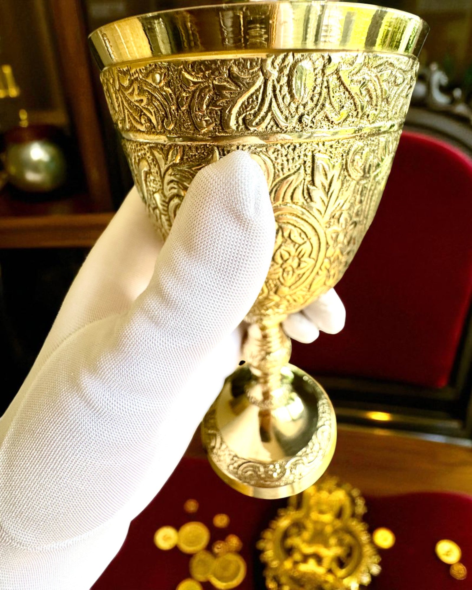 Copa Real Jardín – cáliz de latón hecho a mano en India, con posibilidad de personalización mediante grabado como regalo.