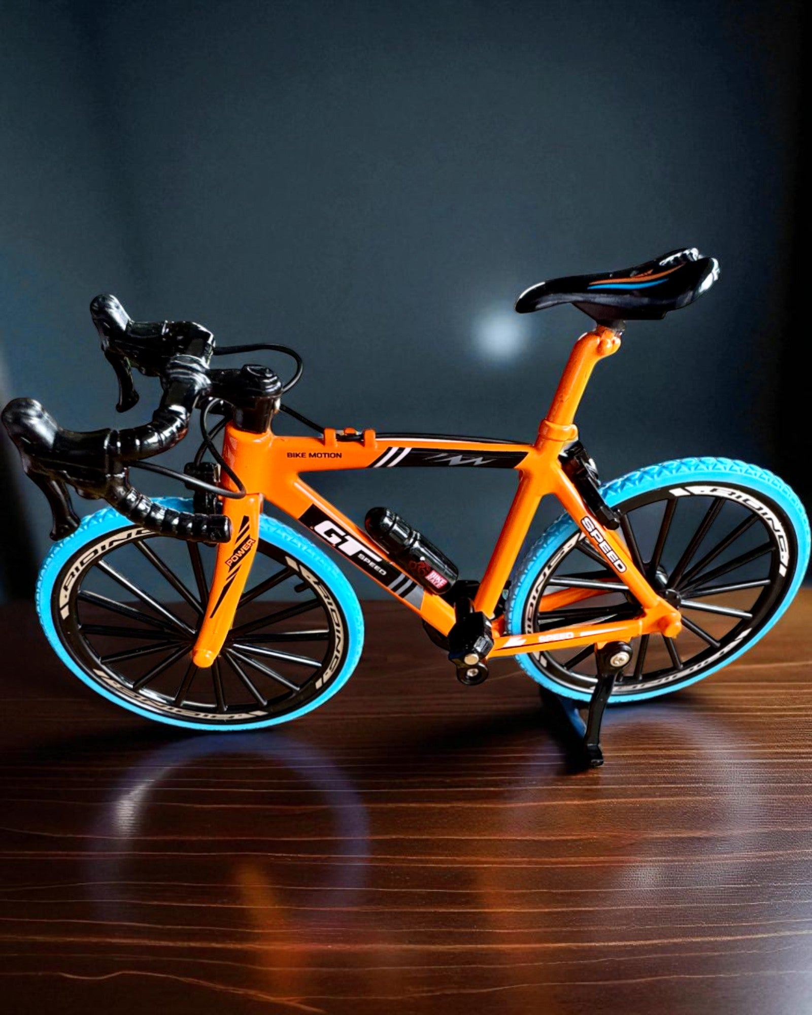 Modelo en miniatura de metal Bicicleta Coleccionable "Speed Rider 1.2" – personalización con grabado para regalo, 2 variantes de color