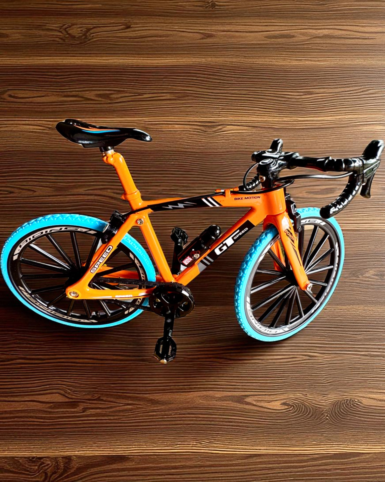 Modelo en miniatura de metal Bicicleta Coleccionable "Speed Rider 1.2" – personalización con grabado para regalo, 2 variantes de color