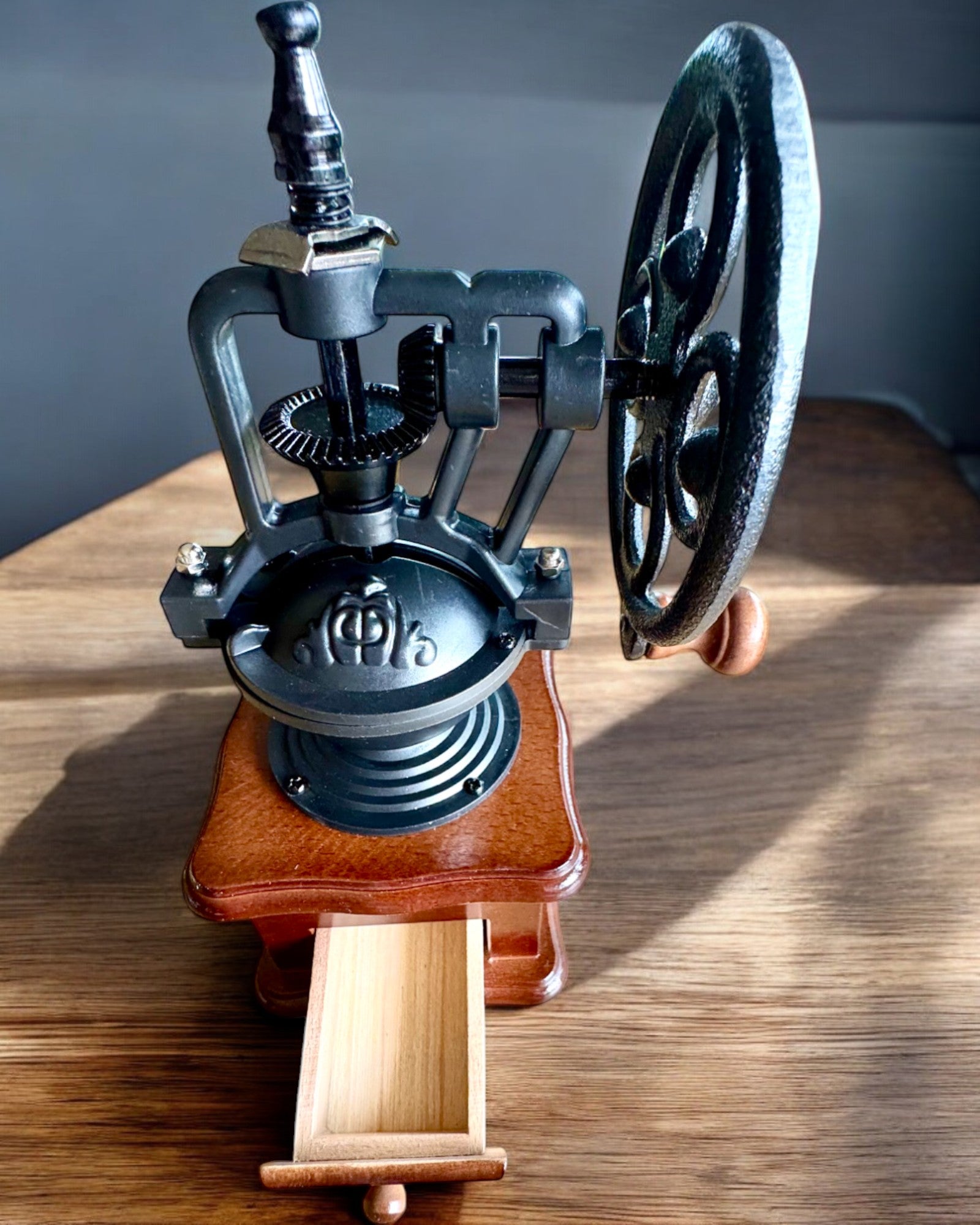 Molino de café retro "Vintage Café" de 27 cm de altura, con posibilidad de personalización con grabado para regalo