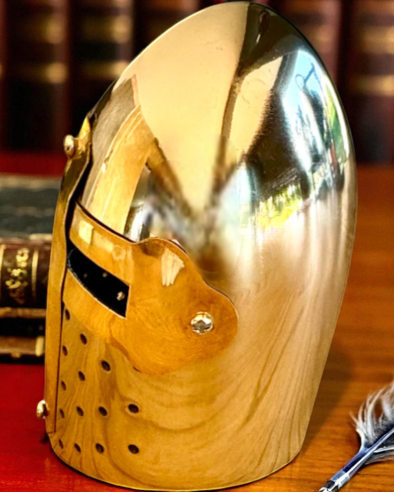 Mini casco de caballero "Guardian" de latón – hecho a mano, 12 cm, posibilidad de personalización con grabado para regalo