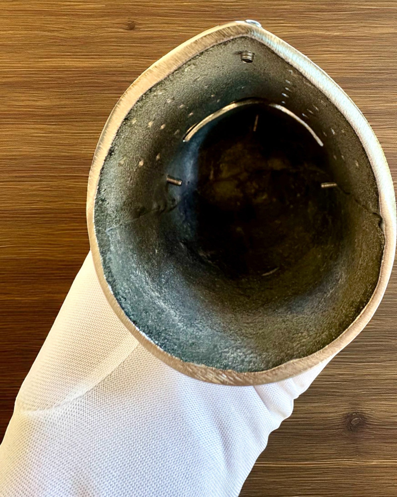 Mini casco de caballero "Guardian" de latón – hecho a mano, 12 cm, posibilidad de personalización con grabado para regalo