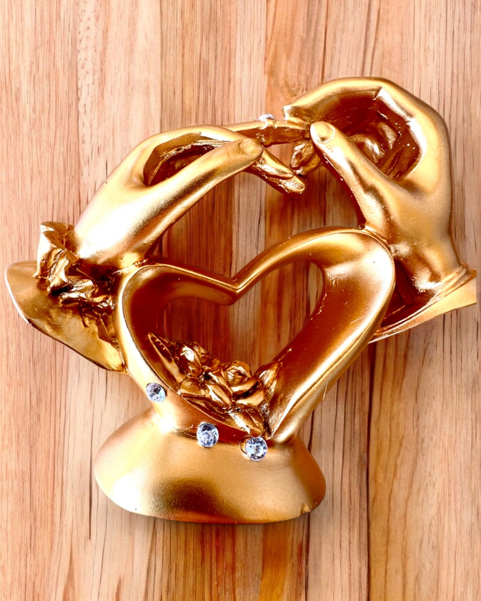 Figura "Toque de Amor" de 10 cm de altura, con opción de grabado para regalo