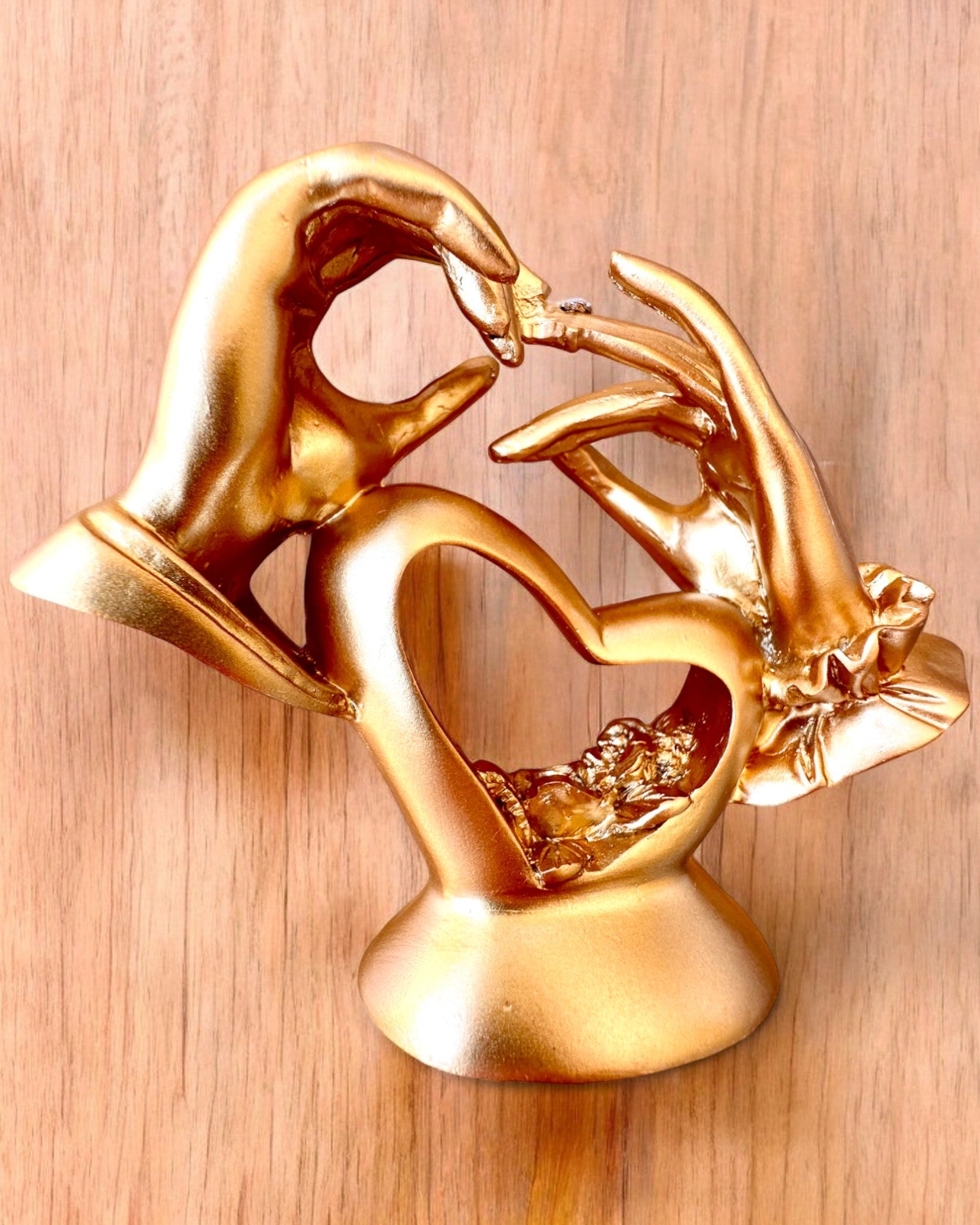 Figura "Toque de Amor" de 10 cm de altura, con opción de grabado para regalo