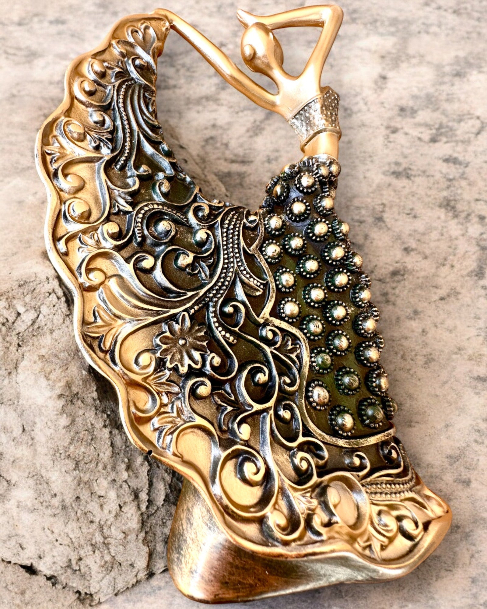 Escultura Elegante "Bailarina de Brillo Dorado", 29 cm de altura, con opción de grabado para regalo