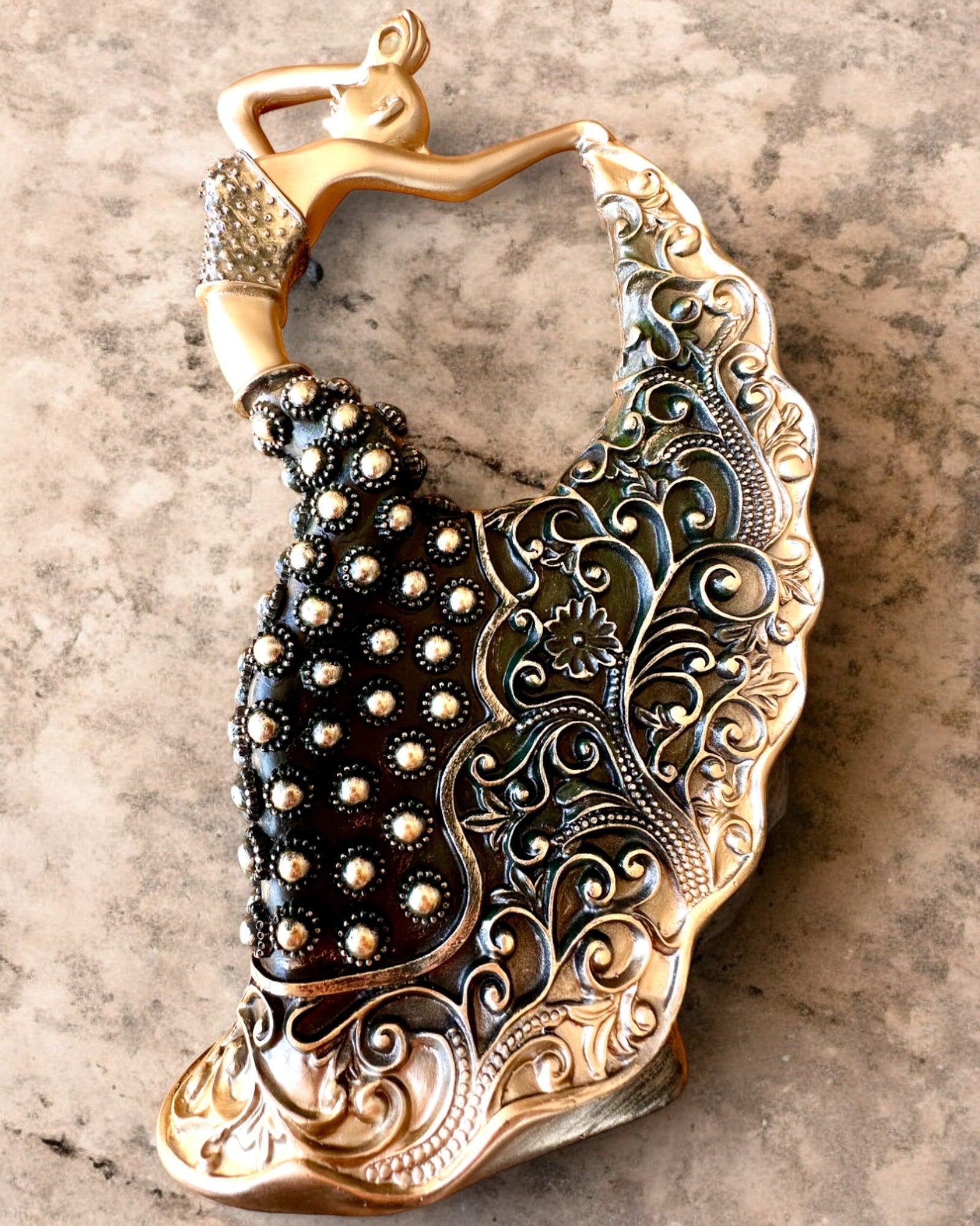 Escultura Elegante "Bailarina de Brillo Dorado", 29 cm de altura, con opción de grabado para regalo