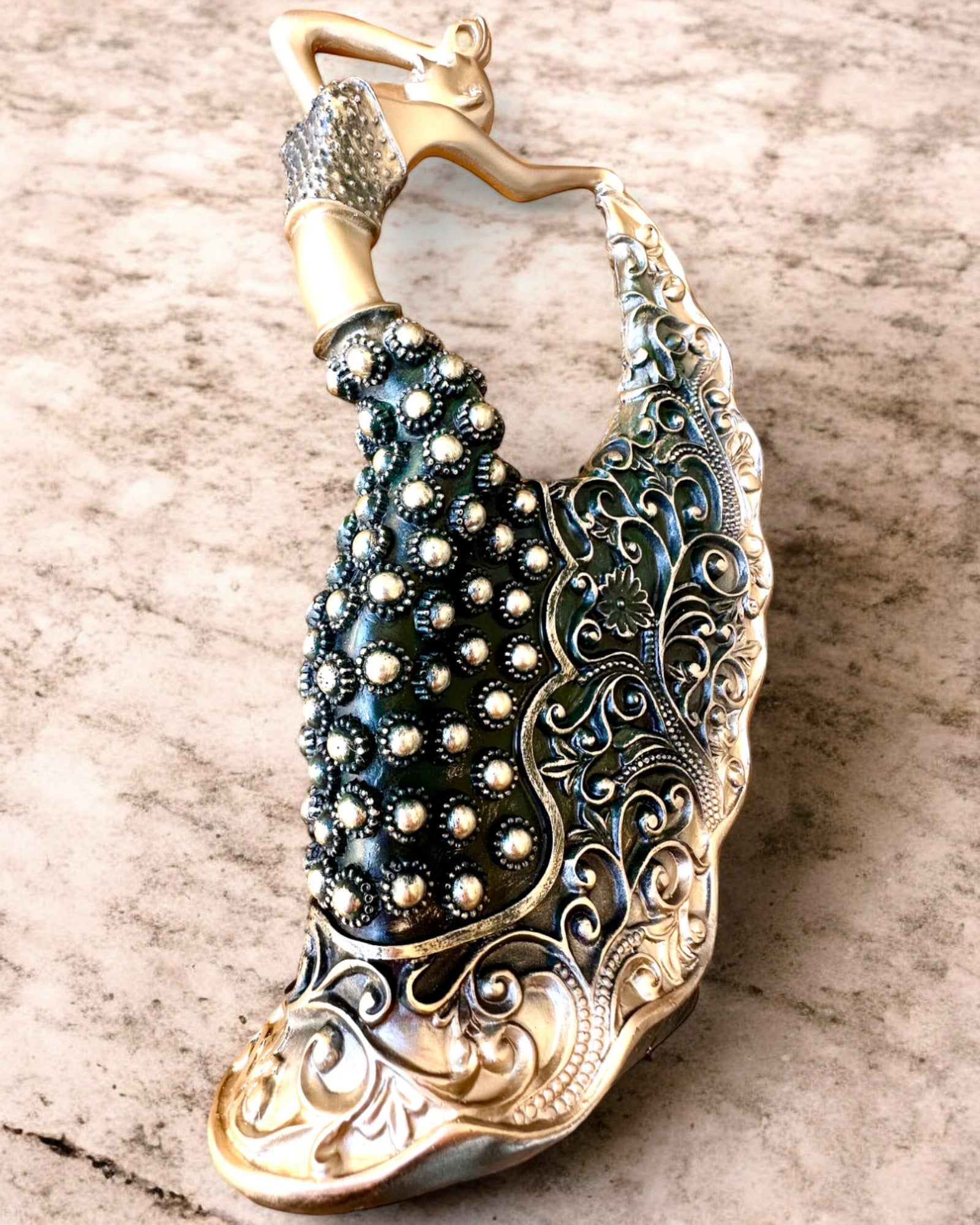 Escultura Elegante "Bailarina de Brillo Dorado", 29 cm de altura, con opción de grabado para regalo