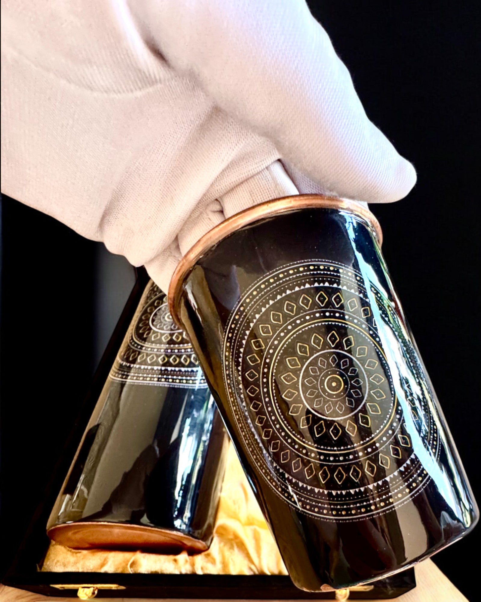 Conjunto de Cobre Mandala – Botella 1L + 2 Tazas en Estuche, posibilidad de personalización con grabado para regalo