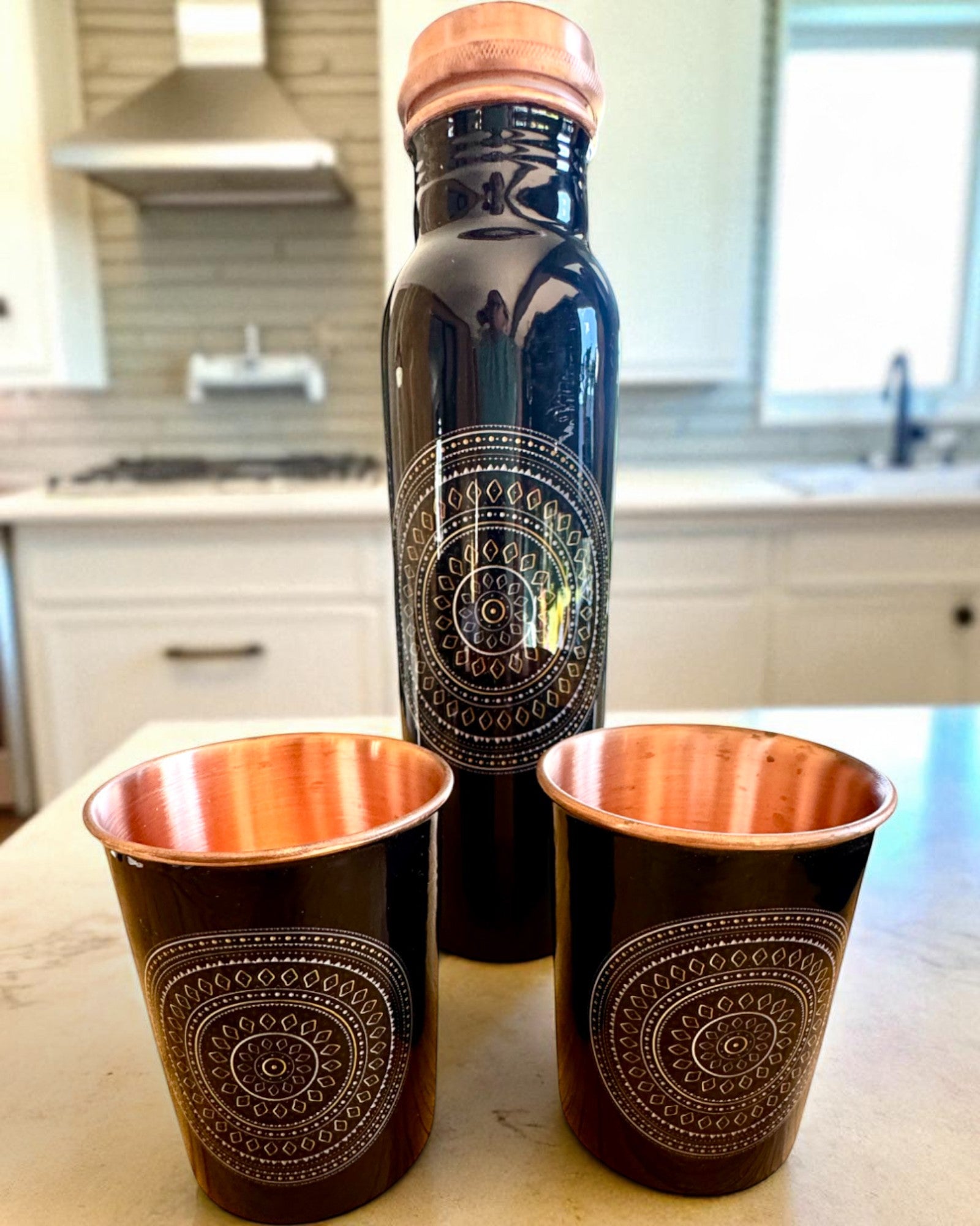 Conjunto de Cobre Mandala – Botella 1L + 2 Tazas en Estuche, posibilidad de personalización con grabado para regalo