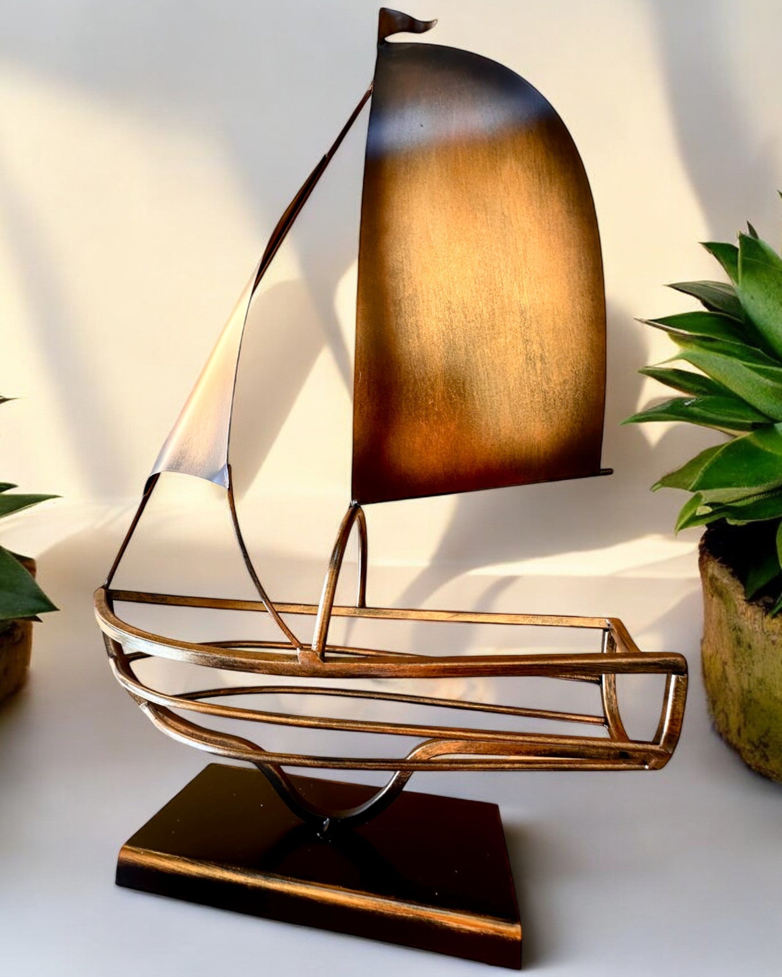 Soporte Metálico para Vino de 45 cm de altura, "Fantasía Marinera" - en Forma de Velero con Posibilidad de Grabado para regalo