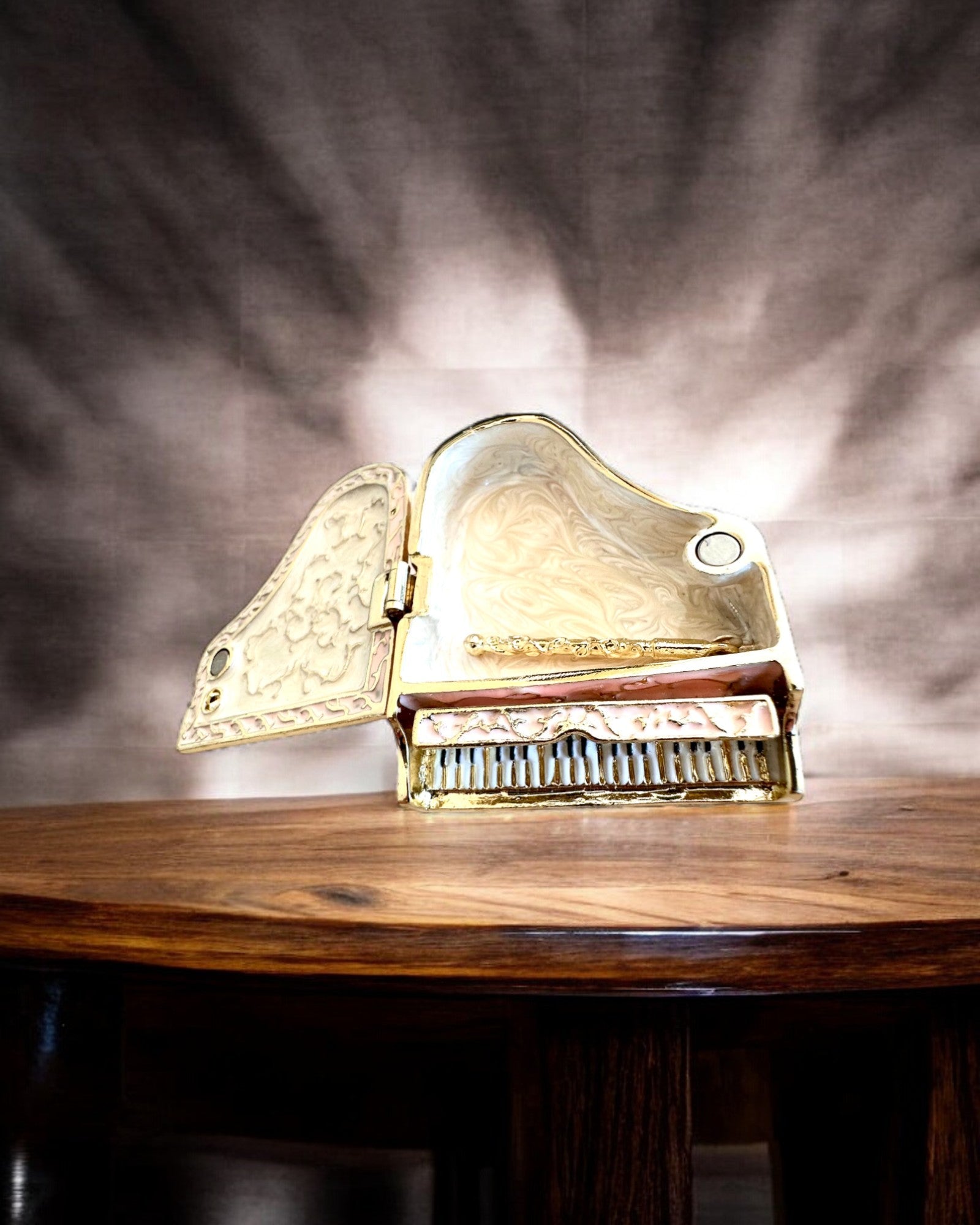 Elegante joyero "Mini Piano - rosas clásicas" - con opción de grabado para regalo