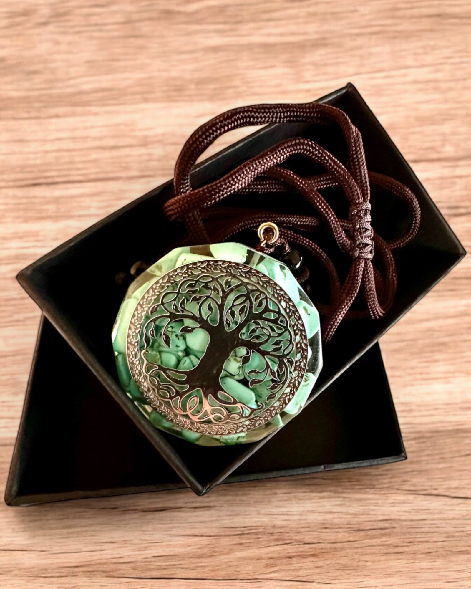 Amuleto "Drzewo Życia" con turquesa – Tu fuerza personal, collar para regalo, personalización con grabado