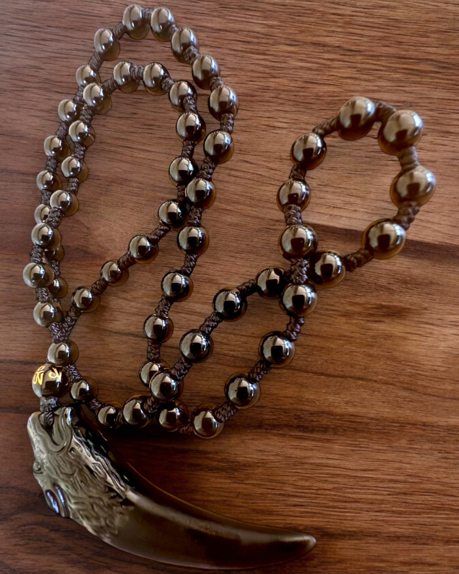 Colmillo de Lobo de Jade - Amuleto de Fuerza y Protección, posibilidad de personalización con grabado para regalo