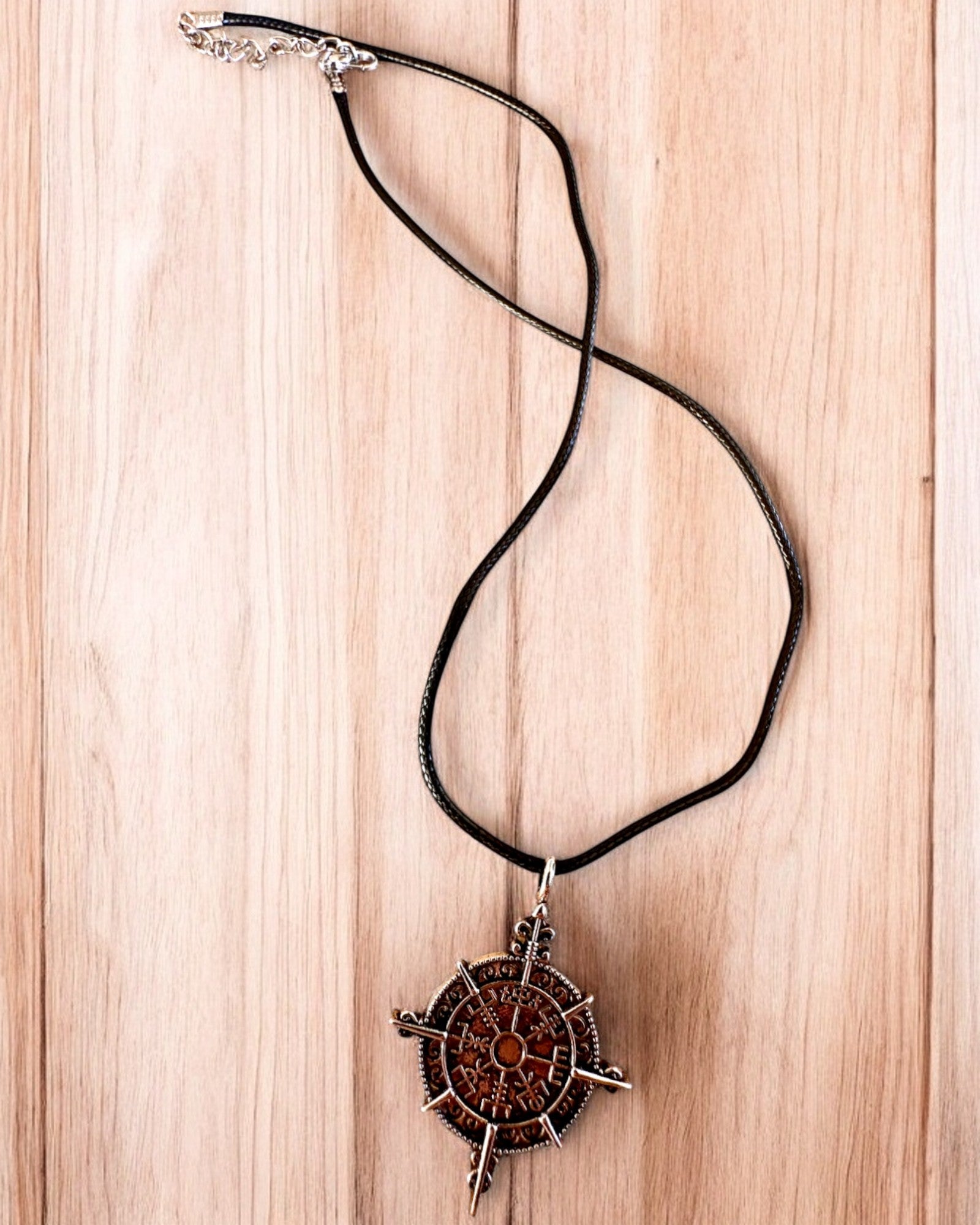 Amuleto Guerrero del Norte - Brújula Vikinga, posibilidad de personalización con grabado para regalo, 2 variantes a elegir