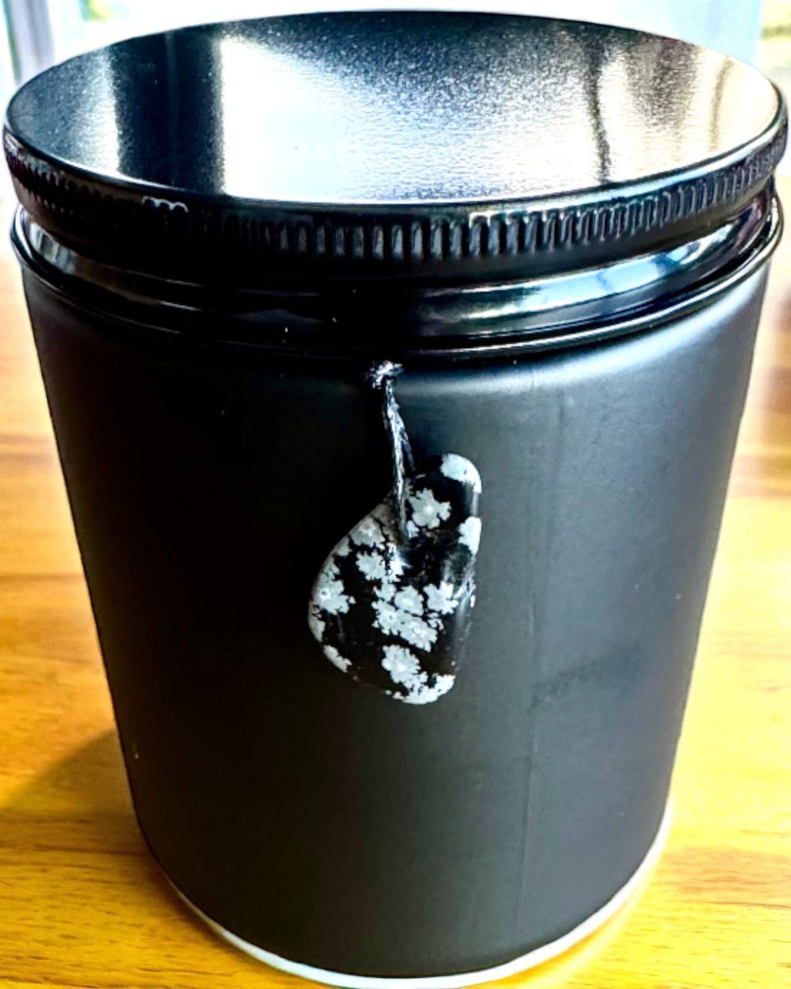 Vela de soja intencional Obsidiana – confianza en uno mismo y fuerza interior, 250 ml, posibilidad de personalización para regalo