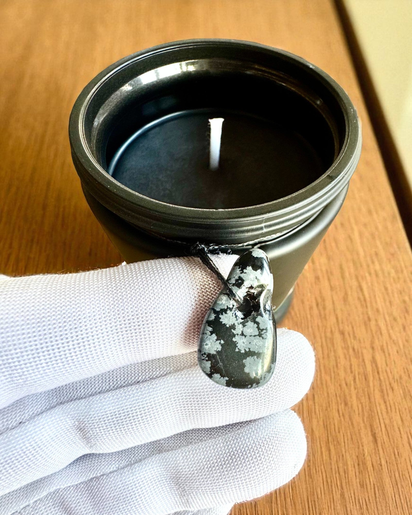 Vela de soja intencional Obsidiana – confianza en uno mismo y fuerza interior, 250 ml, posibilidad de personalización para regalo