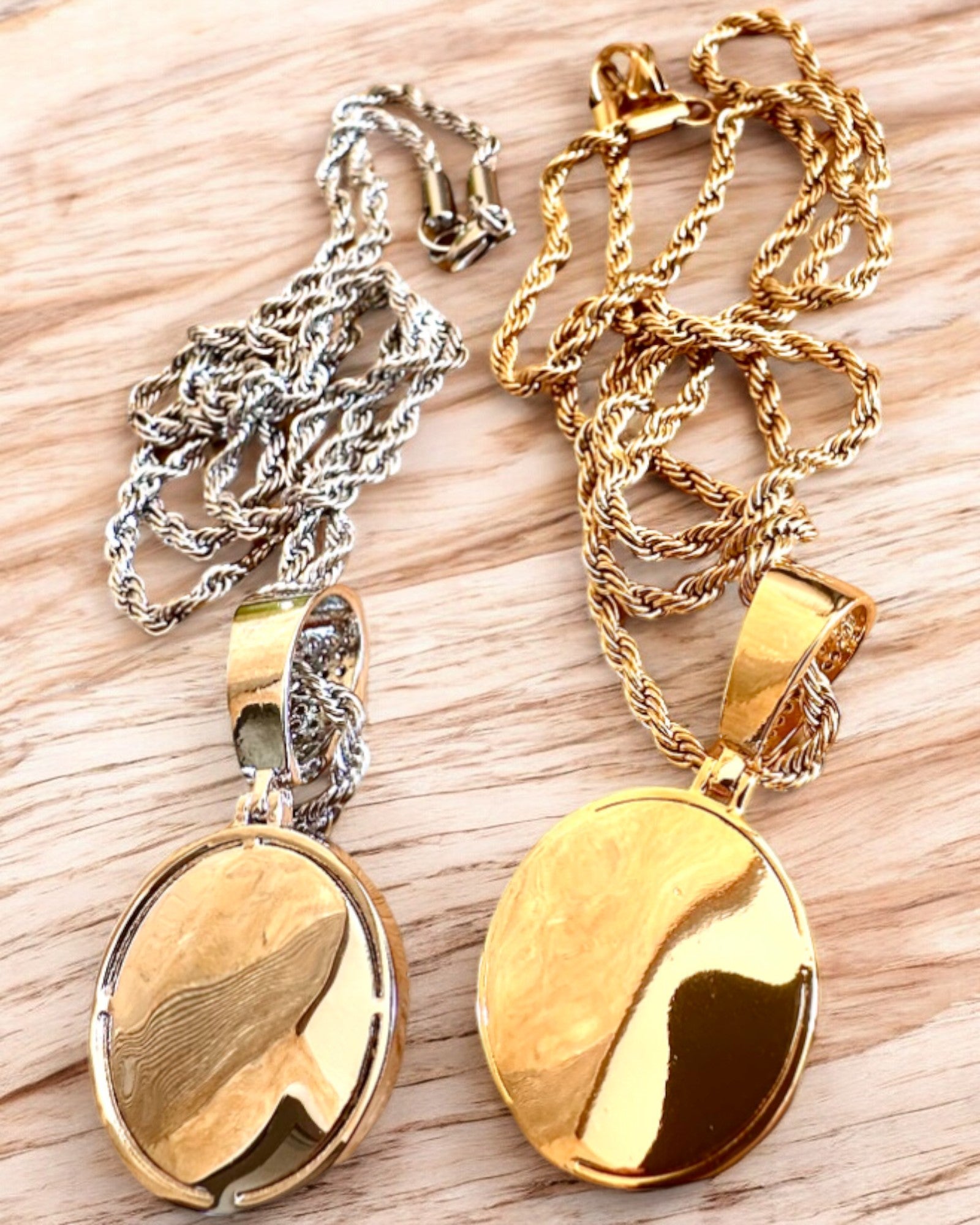 Collar con Colgante de Brújula en Estilo Glamour con Circonitas para Mujeres y Hombres - 2 variantes a elegir, personalización con grabado para regalo