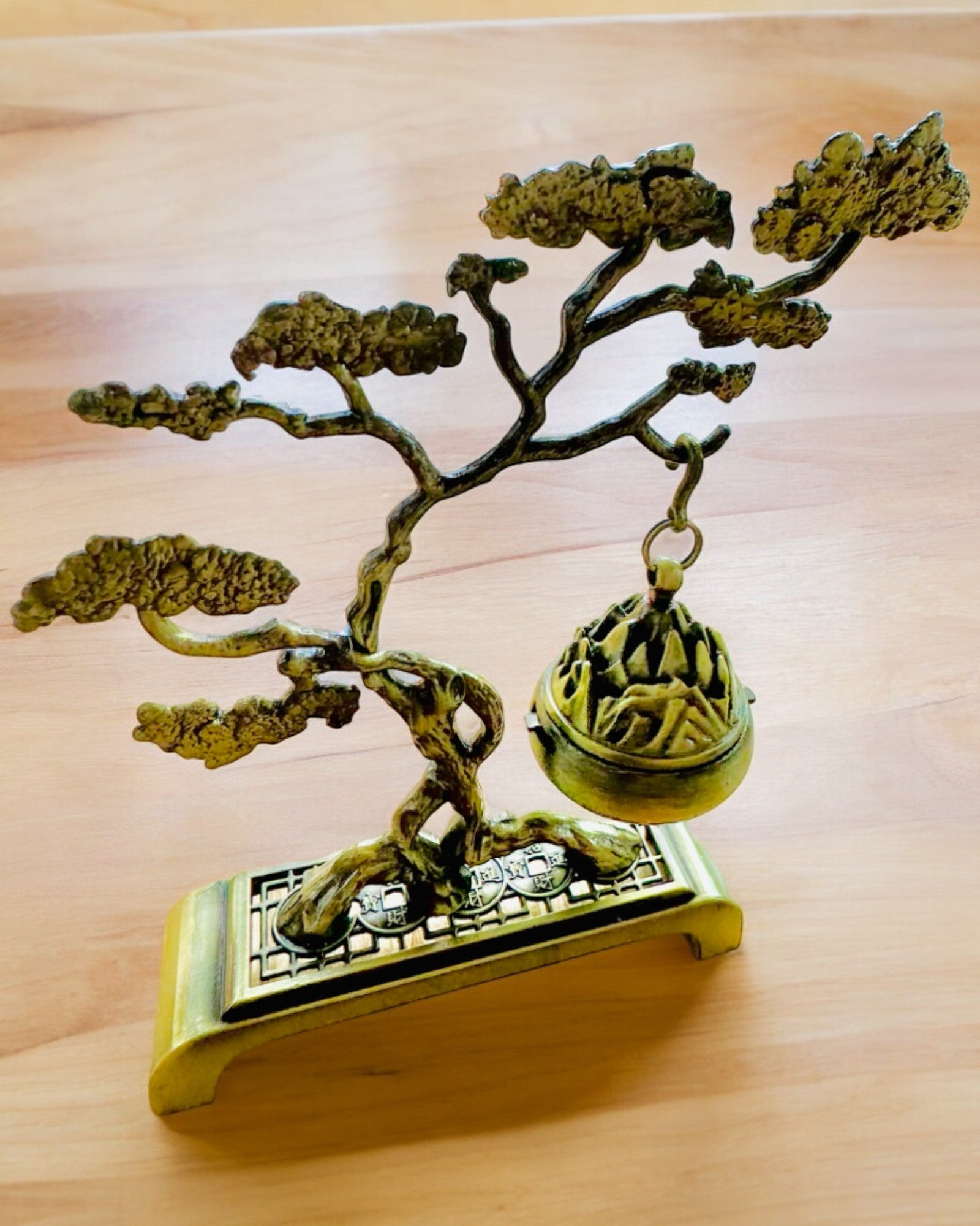 Elegante Soporte Metálico para Incienso Bonsai - posibilidad de personalización con grabado para regalo
