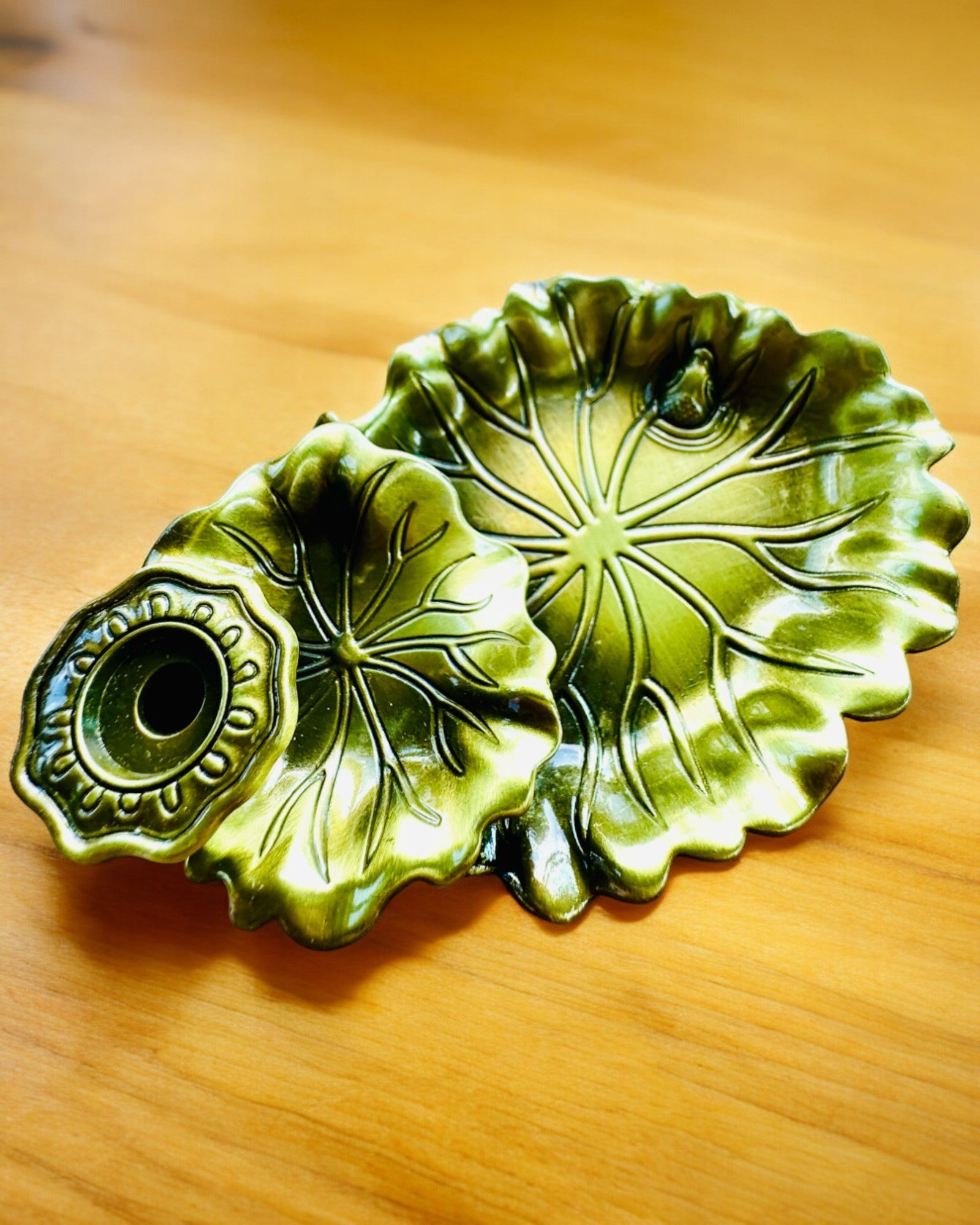 Elegante Soporte de Metal para Incienso Hoja de Loto - 4 variantes a elegir, posibilidad de personalización con grabado para regalo