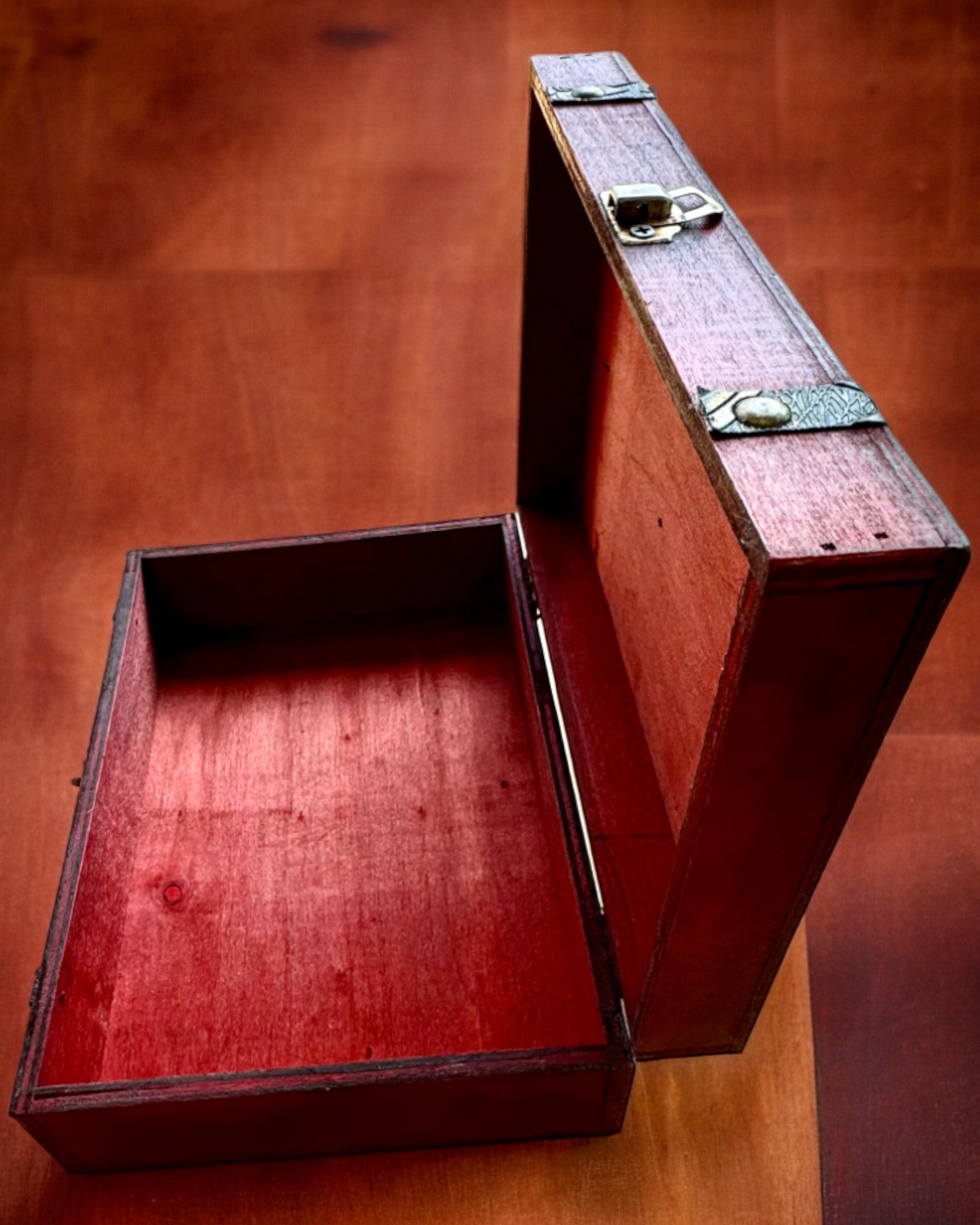 Antigua Caja de Madera con Posibilidad de Grabado, 23 cm x 16 cm x 7.5 cm