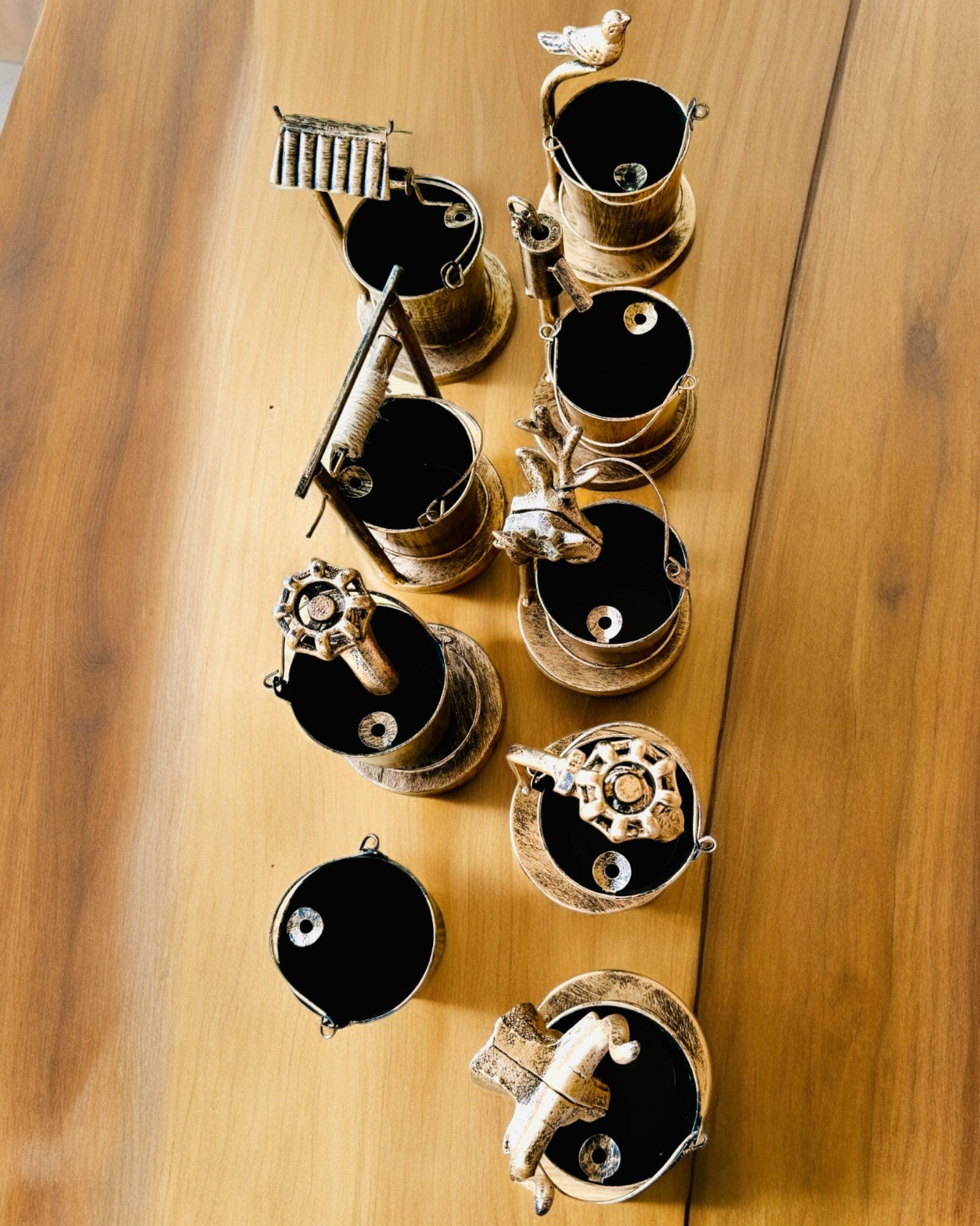 Cenicero Metálico Estilizado "Rustic Charm" de 19-23 cm de altura, 8 variantes a elegir, grabado a pedido