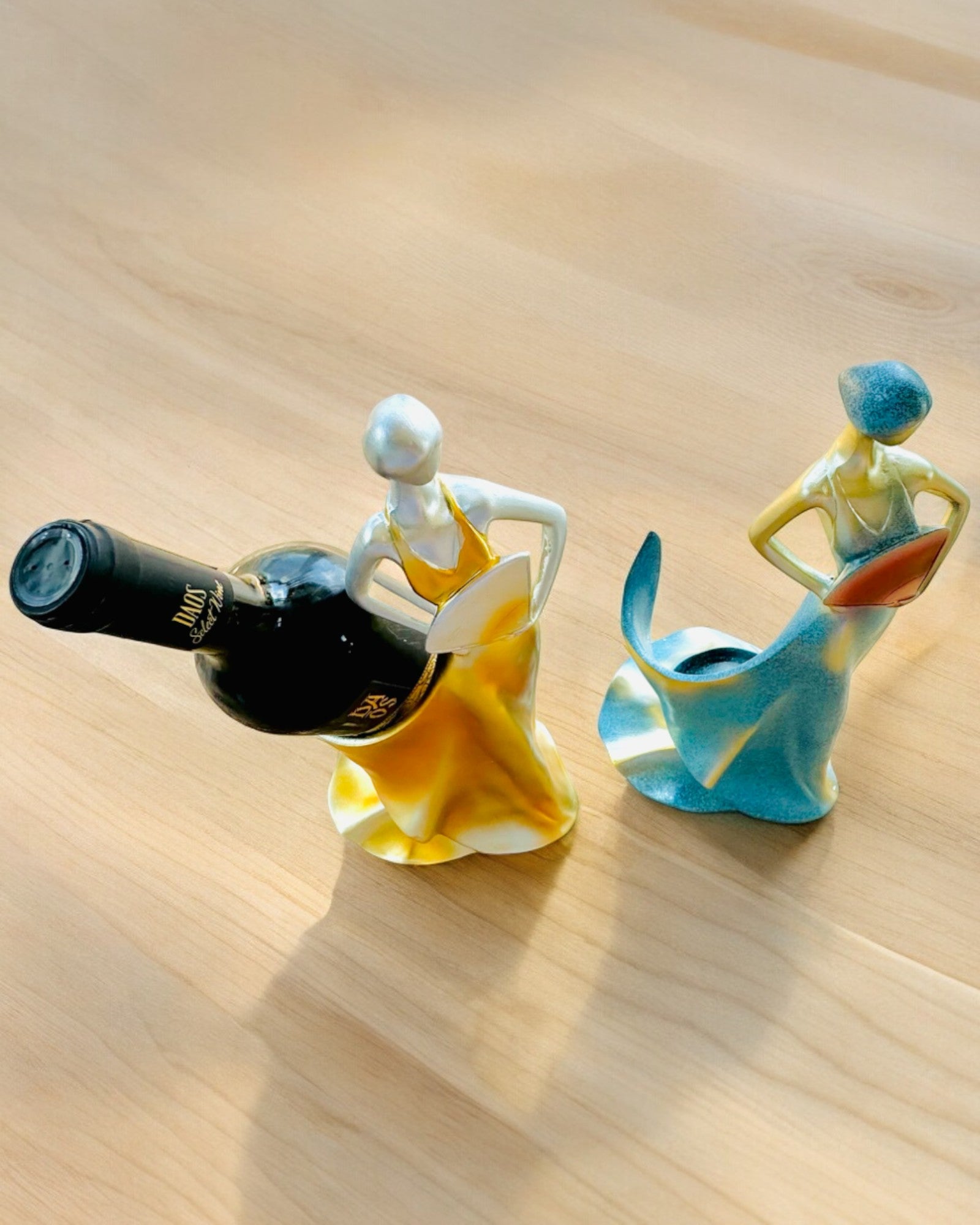 Elegante Soporte para Botellas - Estatua de Dama - personalización con grabado, 2 variantes a elegir