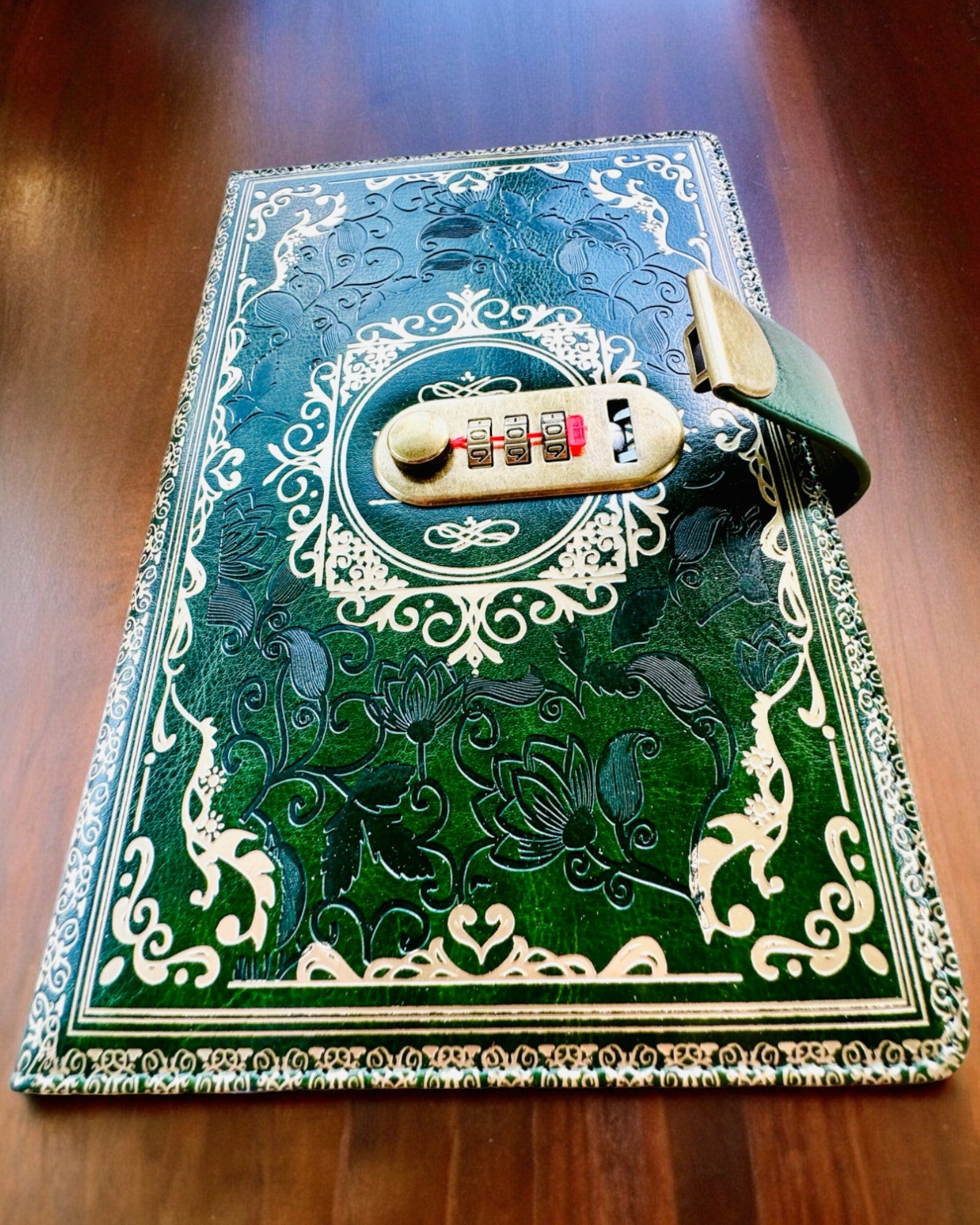 Exclusivo Cuaderno de Cuero "Sekretnik" A5 con Cerradura de Combinación - personalización con grabado