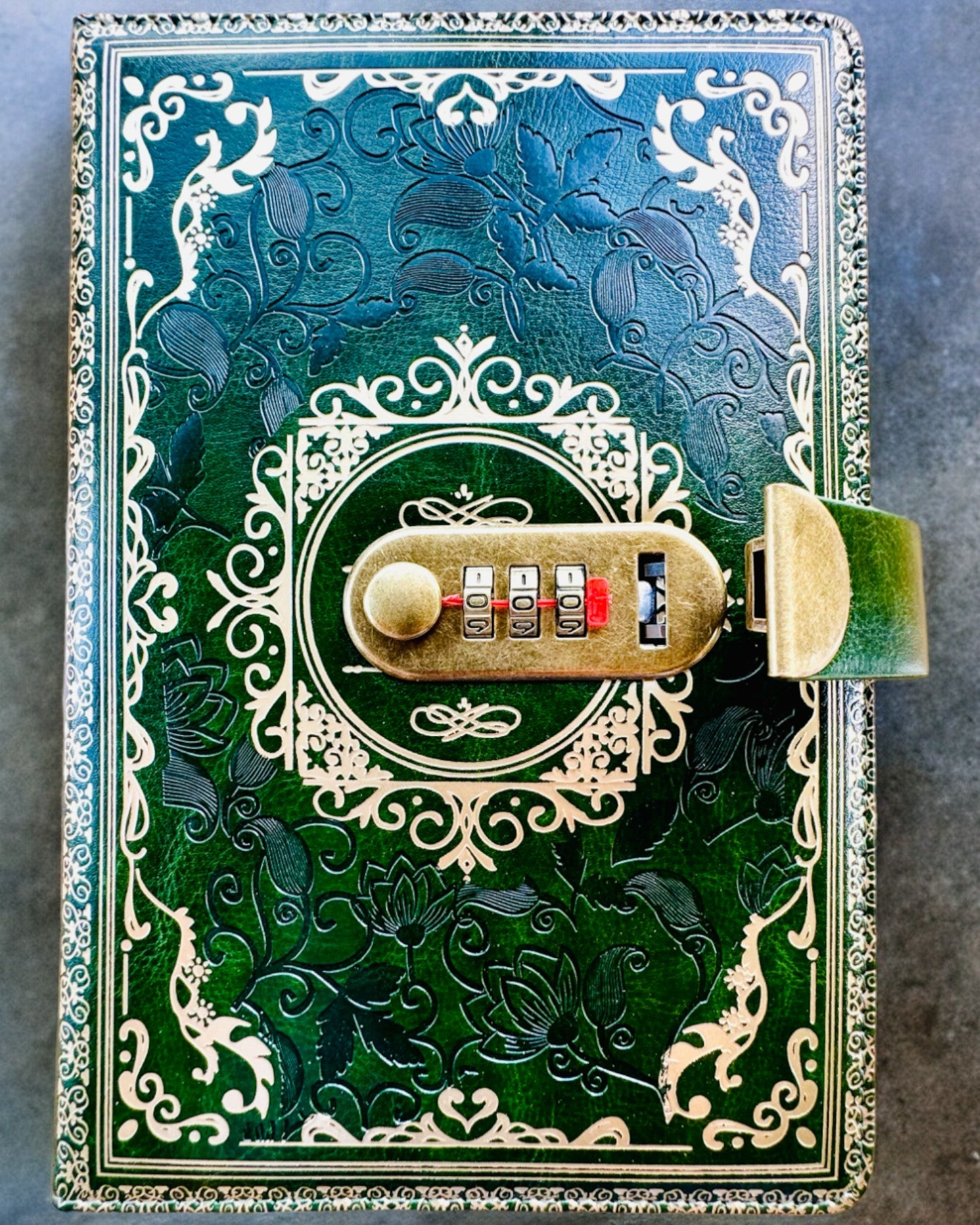 Exclusivo Cuaderno de Cuero "Sekretnik" A5 con Cerradura de Combinación - personalización con grabado