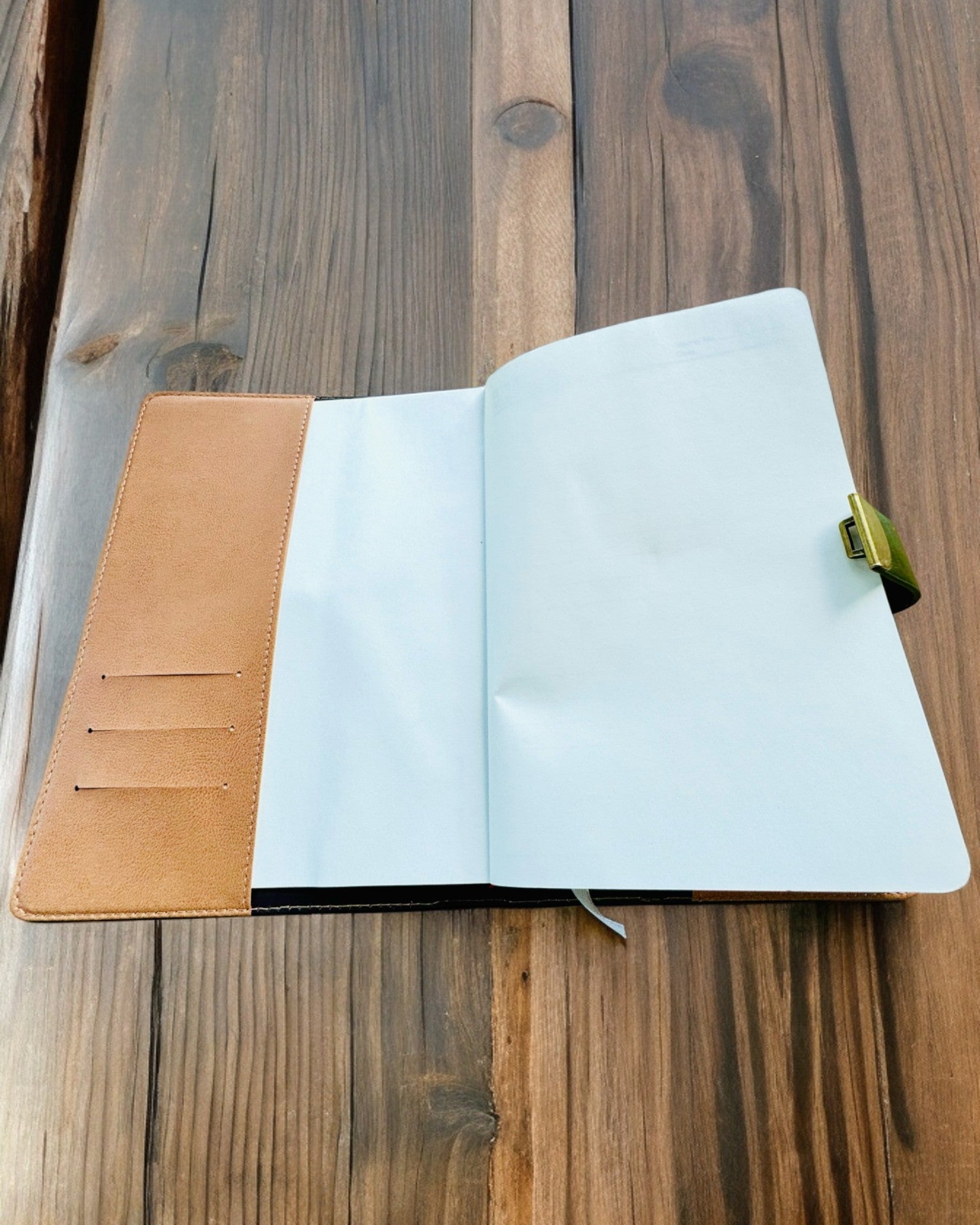 Exclusivo Cuaderno de Cuero "Sekretnik" A5 con Cerradura de Combinación - personalización con grabado